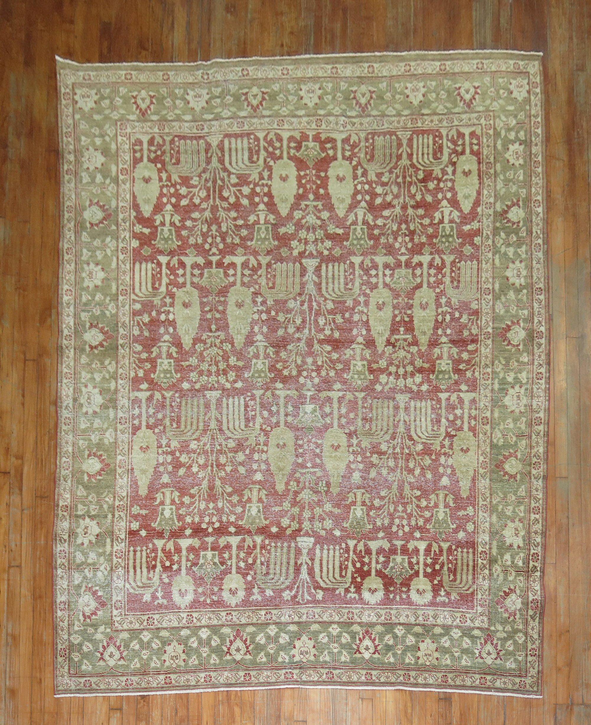 Wunderschön natürlich getragener persischer Täbris-Teppich aus dem frühen 20. Jahrhundert in Rot-, Grün- und Brauntönen. Ein Allover-Weidenbaum-Muster,

Einzelheiten
Teppich nein.	j1181
Größe	7' 3