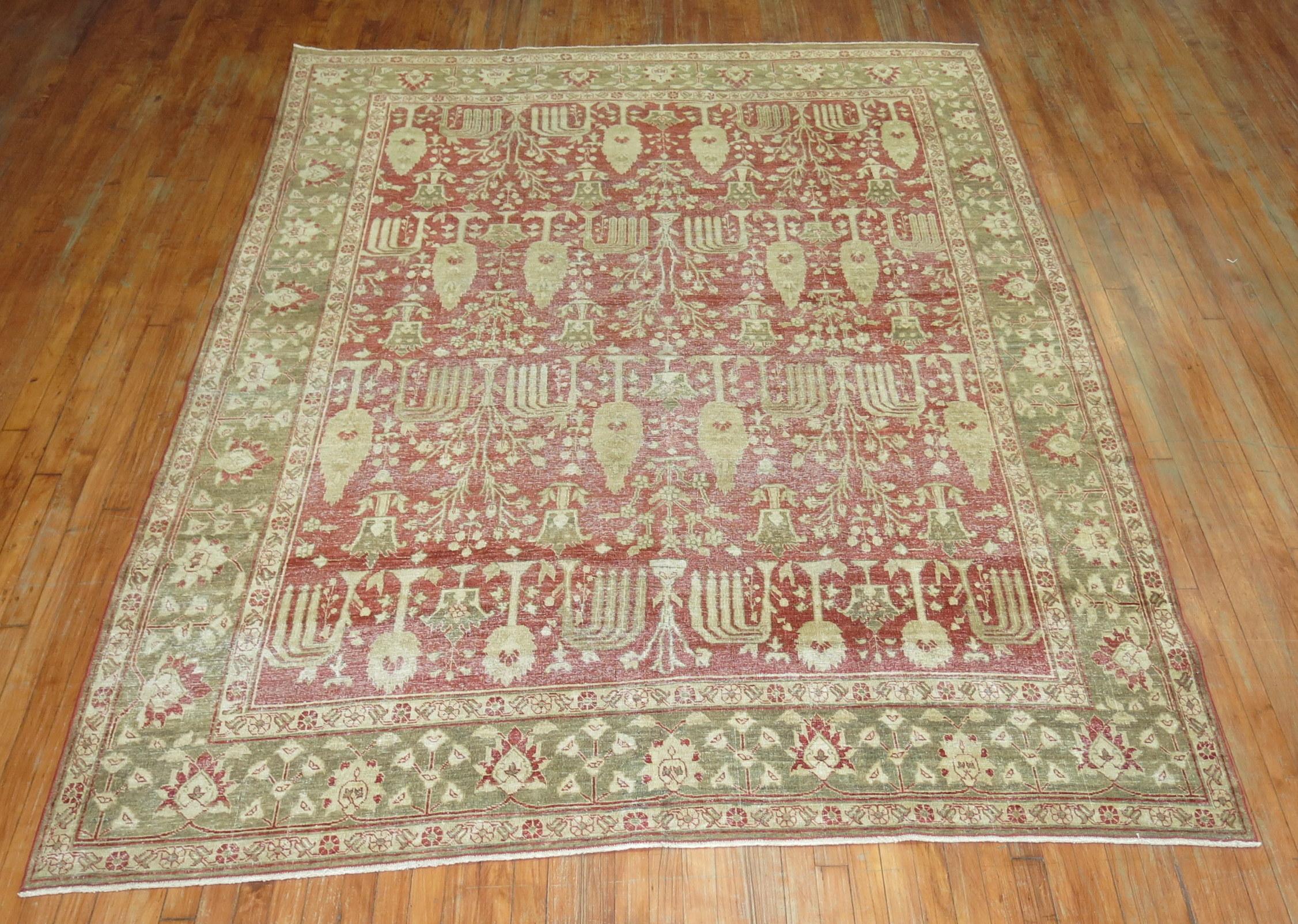 Zabihi Collection Baummotiv Antiker persischer abgetragener Teppich (Tabriz) im Angebot