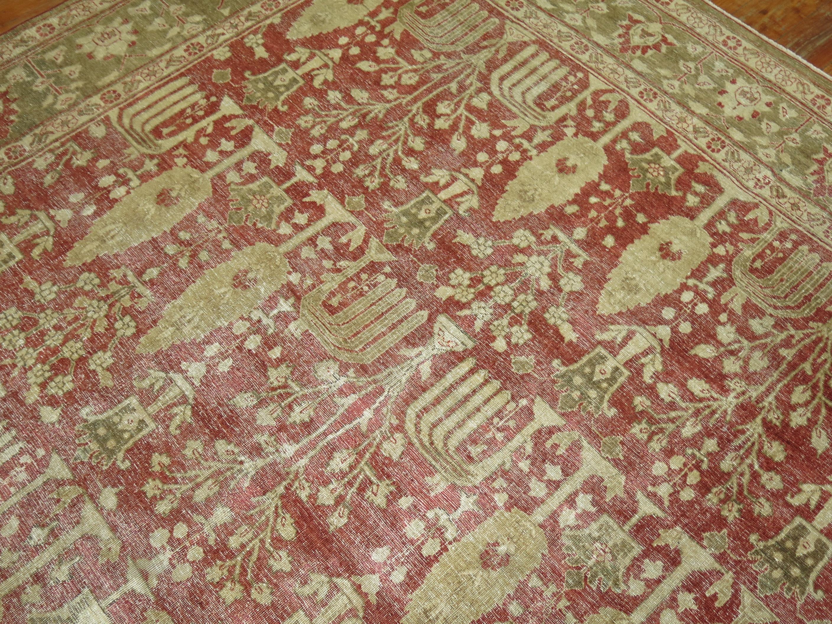 Zabihi Collection Baummotiv Antiker persischer abgetragener Teppich im Zustand „Relativ gut“ im Angebot in New York, NY