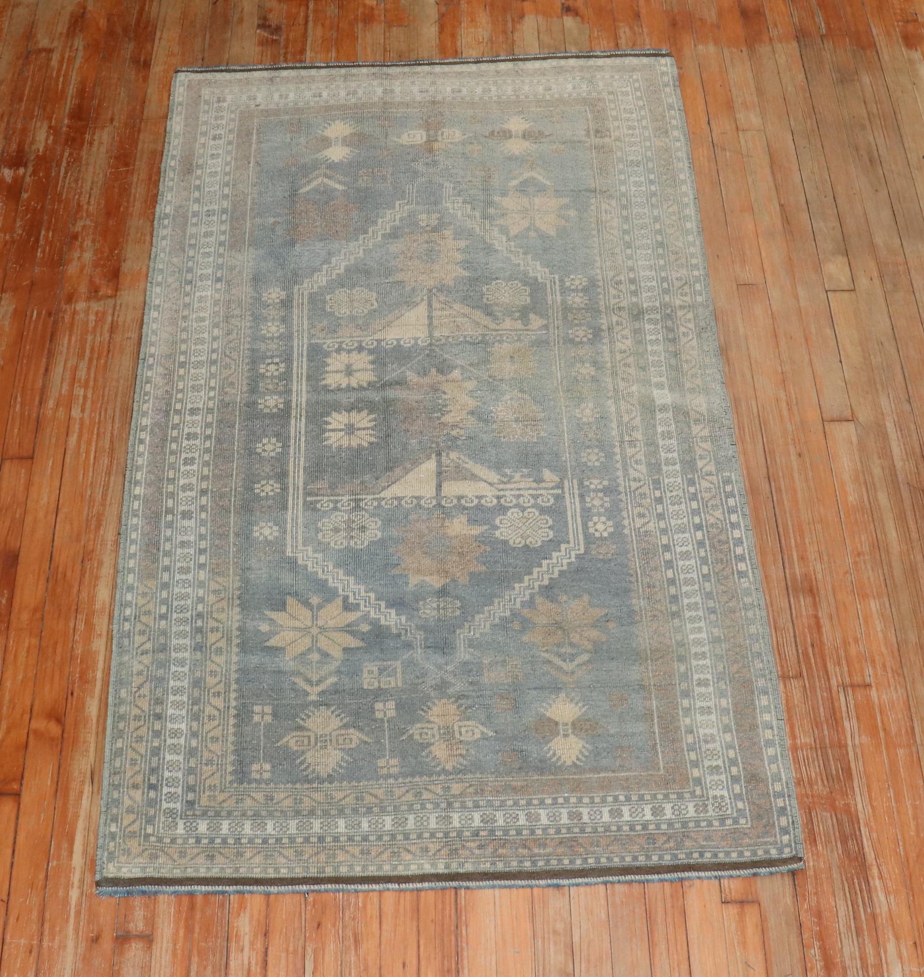 Zabihi Kollektion Stammesblauer türkischer Vintage-Teppich im Zustand „Gut“ im Angebot in New York, NY