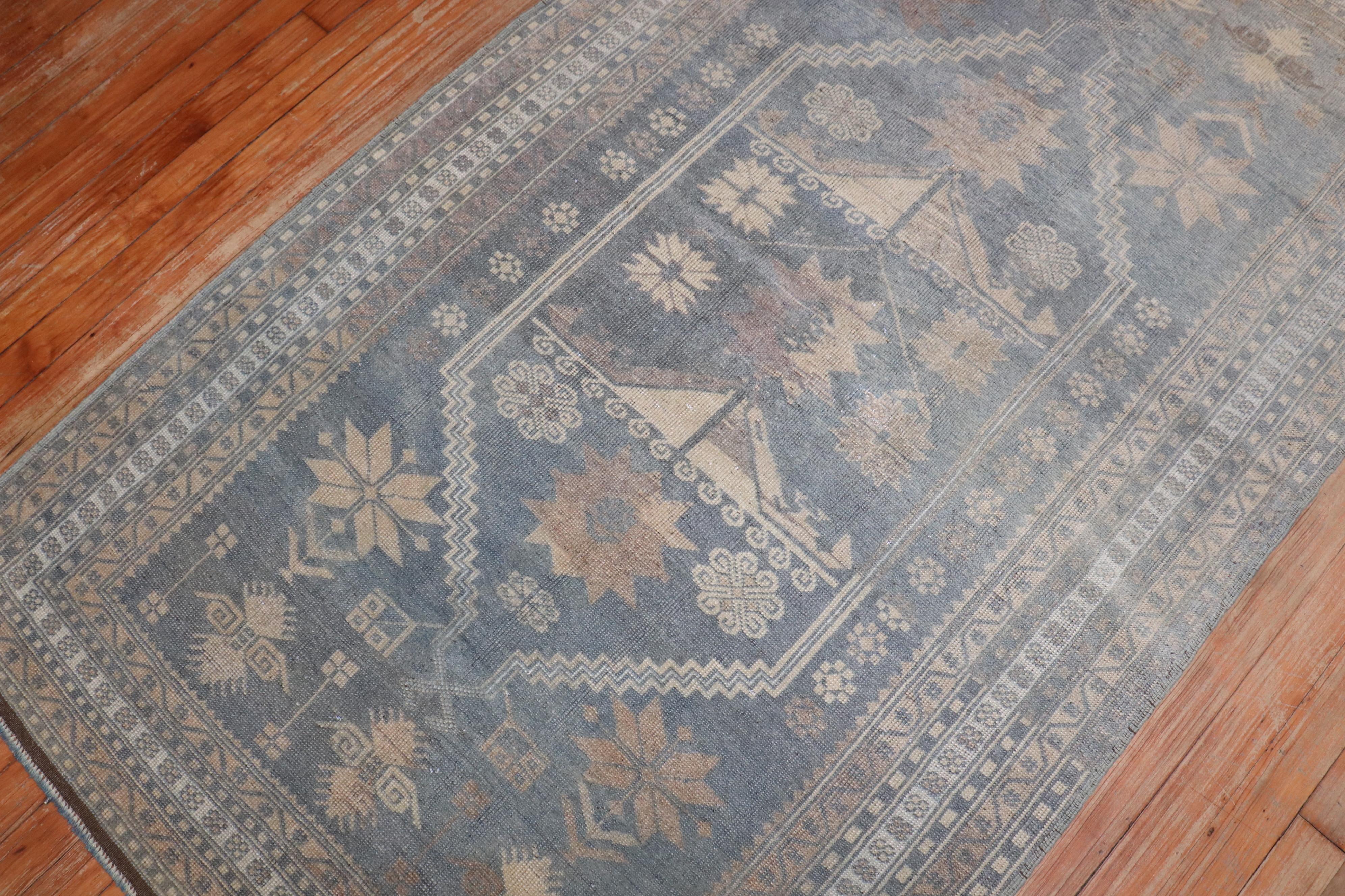 Zabihi Kollektion Stammesblauer türkischer Vintage-Teppich (Wolle) im Angebot
