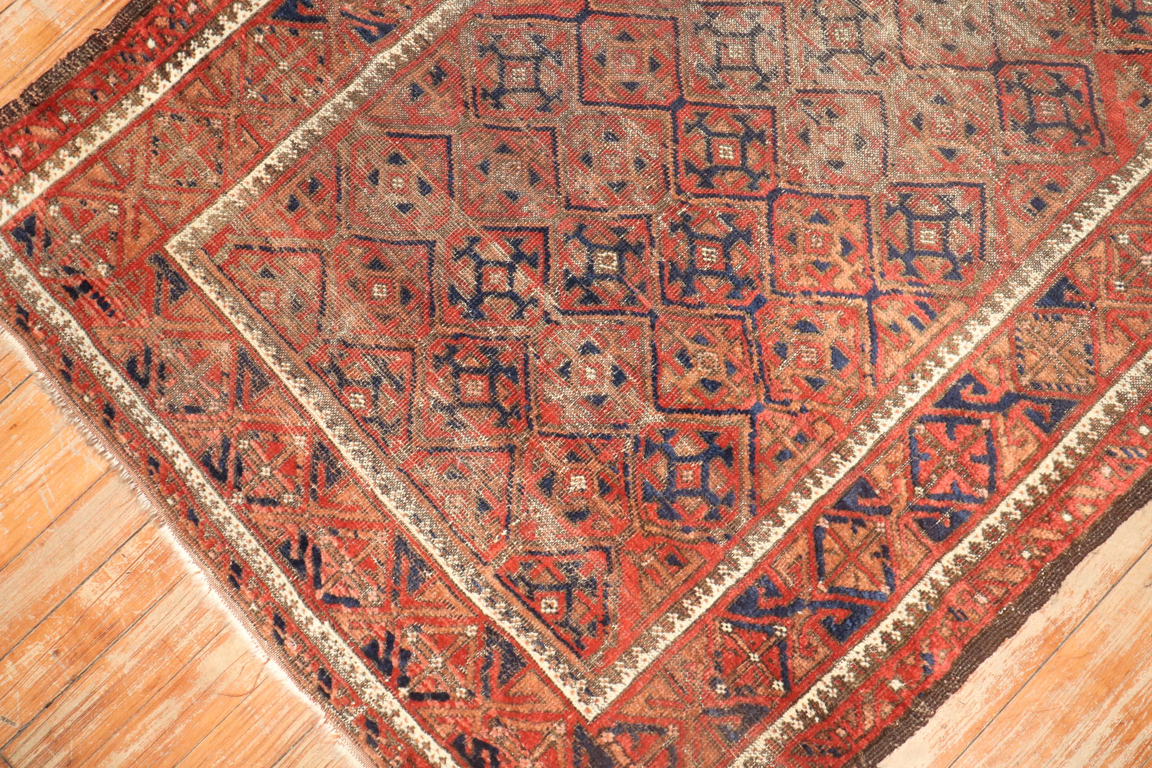 Tessuto a mano Zabihi Collection Tappeto Tribale Marrone Arancione Distressed Persiano Balouch in vendita