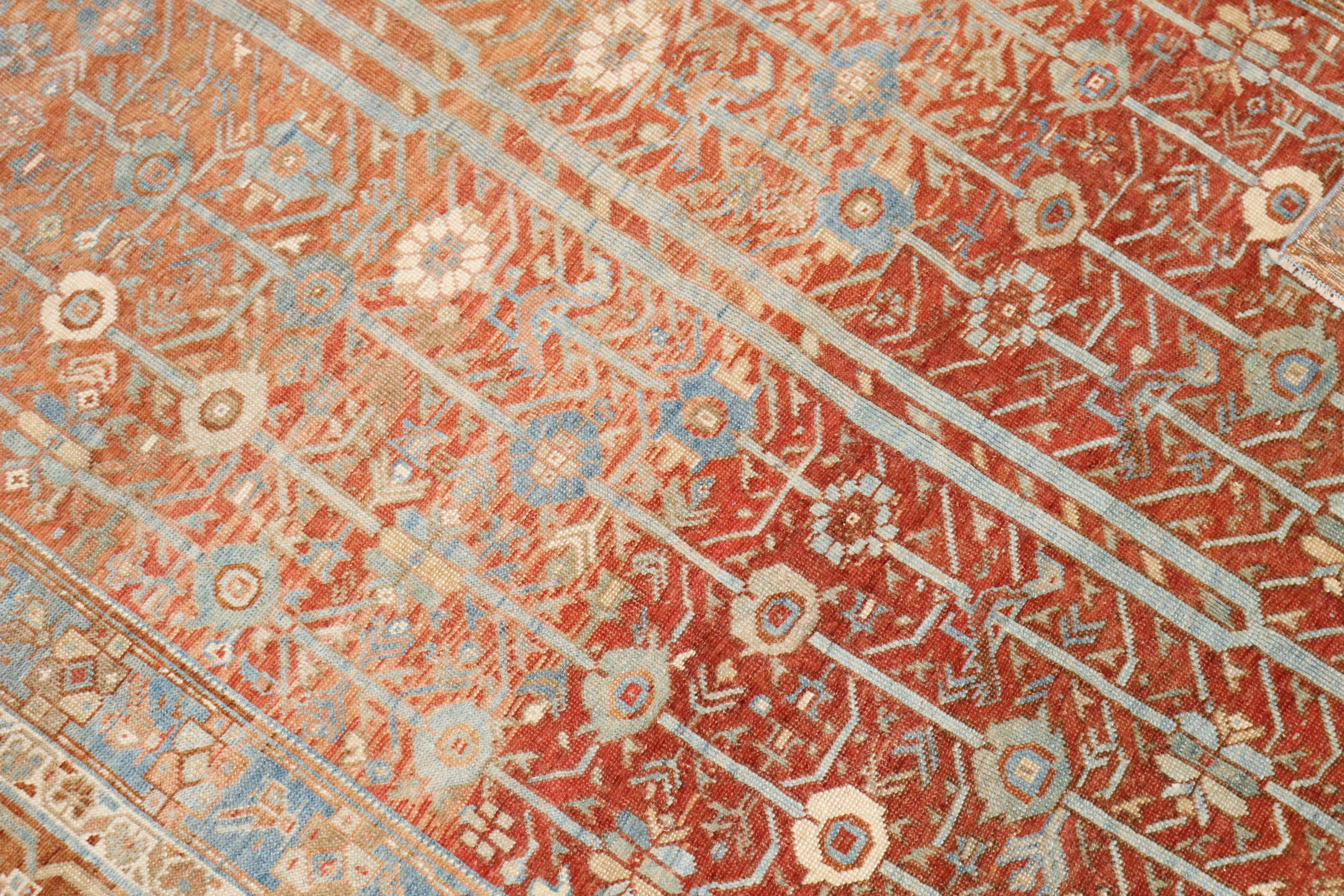 Perse Tapis carré d'appoint persan tribal de la collection Zabihi en vente
