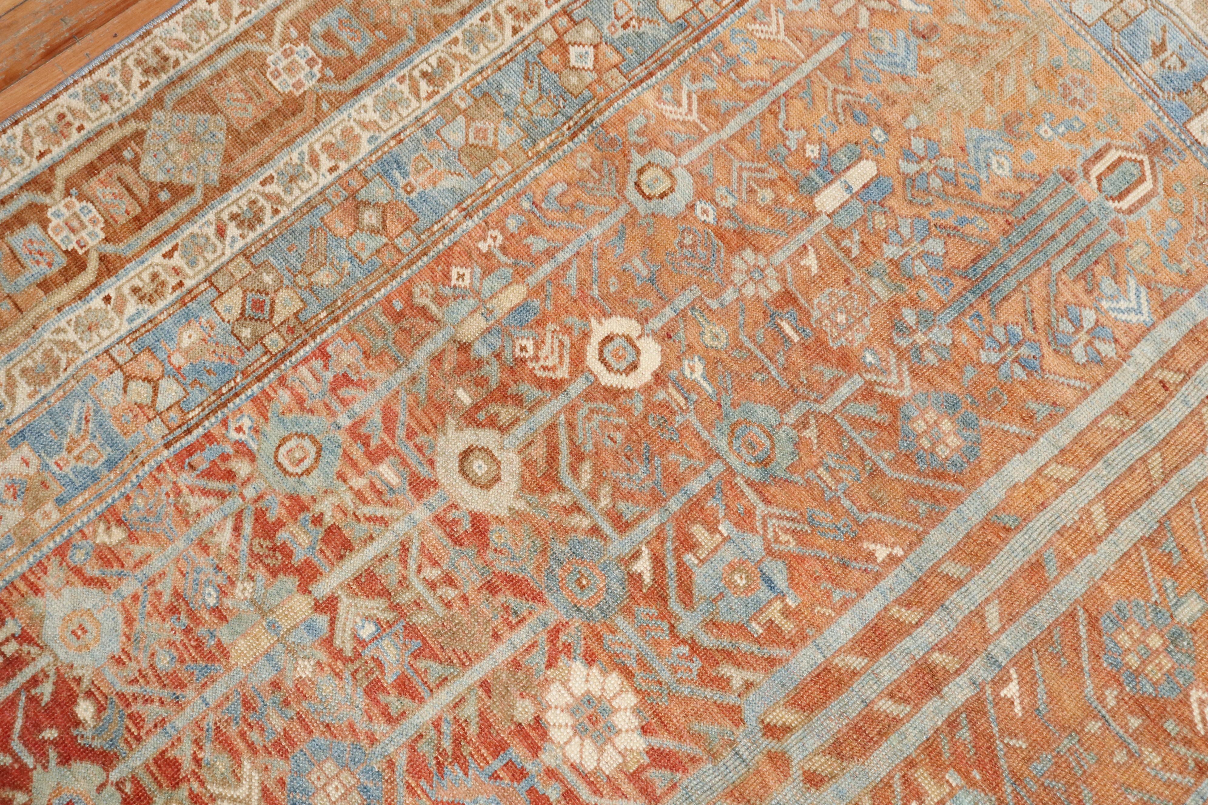 Tapis carré d'appoint persan tribal de la collection Zabihi Bon état - En vente à New York, NY