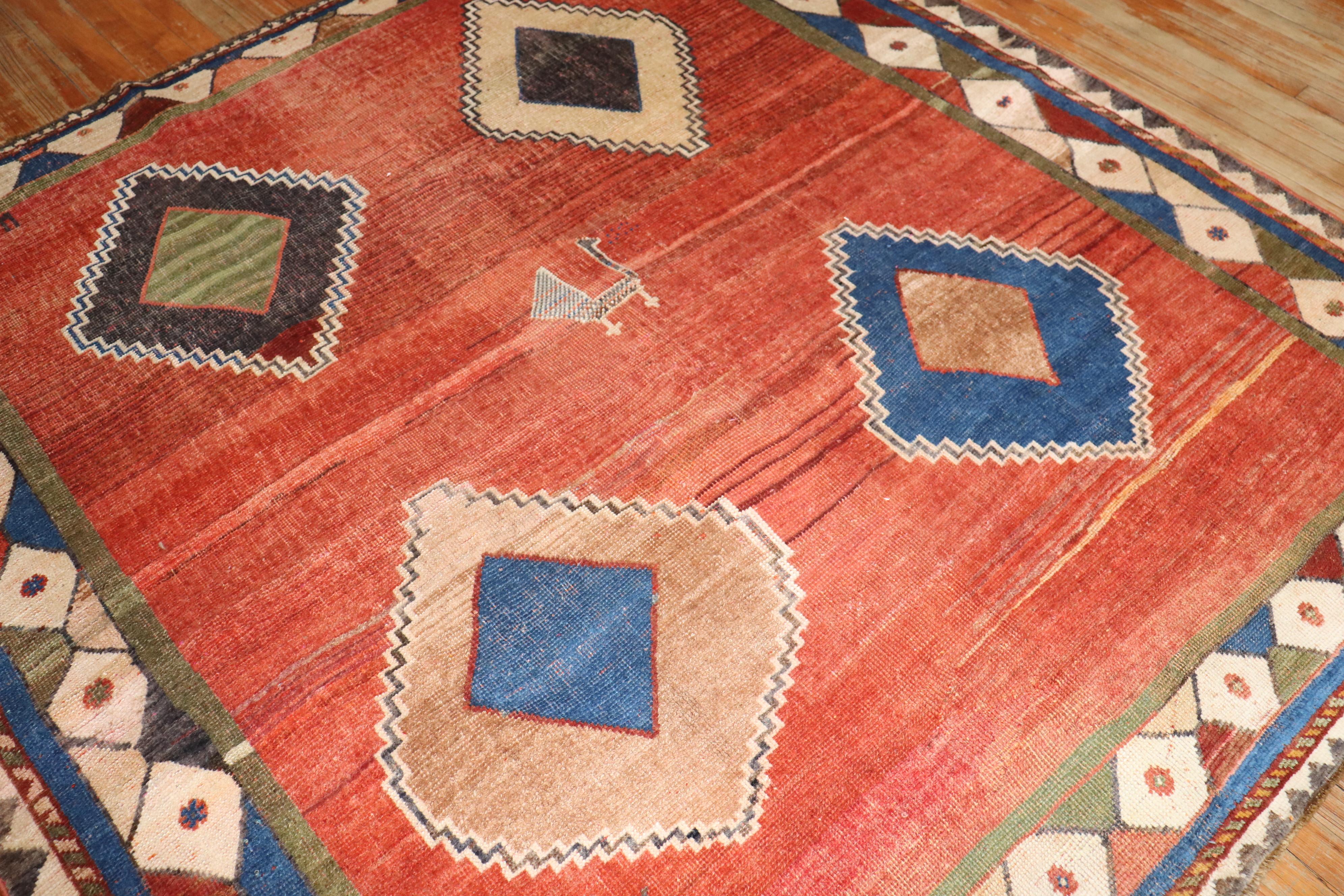 Quadratischer antiker persischer Gabbeh-Teppich aus der Zabihi-Kollektion im Angebot 3
