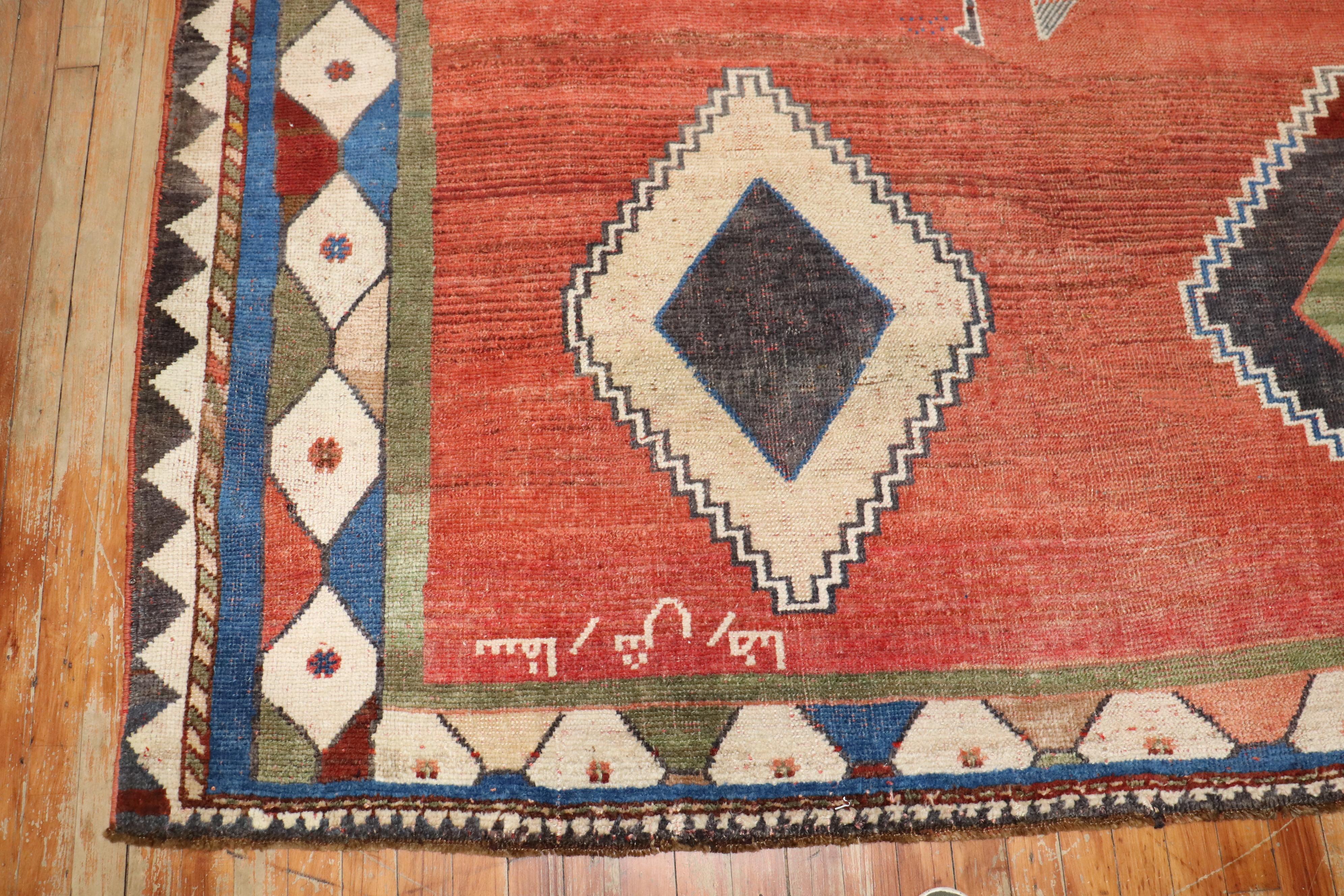 Quadratischer antiker persischer Gabbeh-Teppich aus der Zabihi-Kollektion (Handgeknüpft) im Angebot