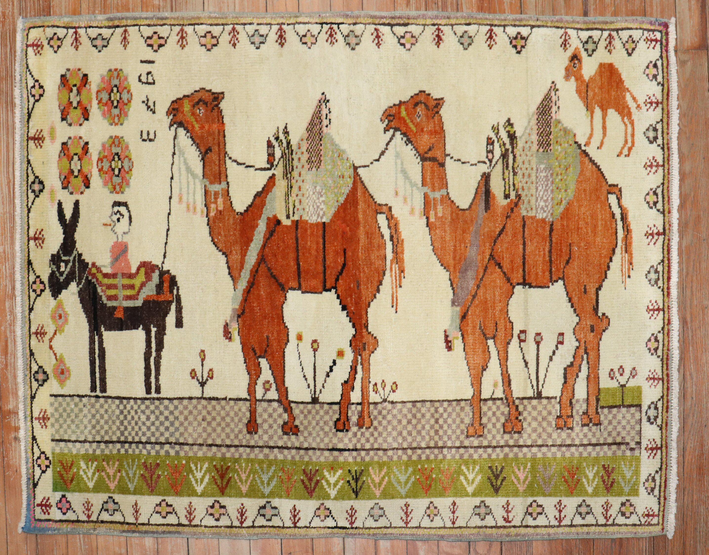 Türkischer anatolischer Vintage-Teppich mit der Darstellung von Kamelen und Pferden auf einem elfenbeinfarbenen Feld, datiert 1973

Einzelheiten
Teppich nein.	j3743
Größe	3' x 4' (91 x 122 cm)


 

