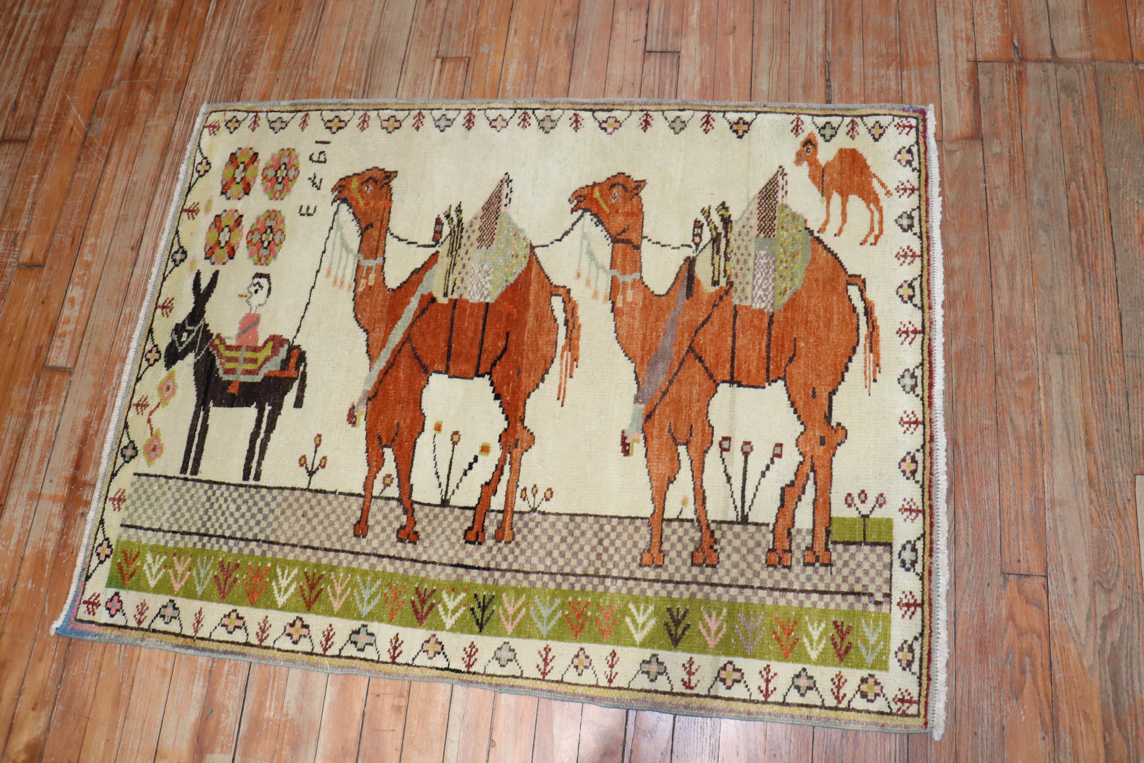 Zabihi Kollektion Türkischer Anatolischer Tier Caravan Kamel Kleiner quadratischer Teppich (Handgeknüpft) im Angebot