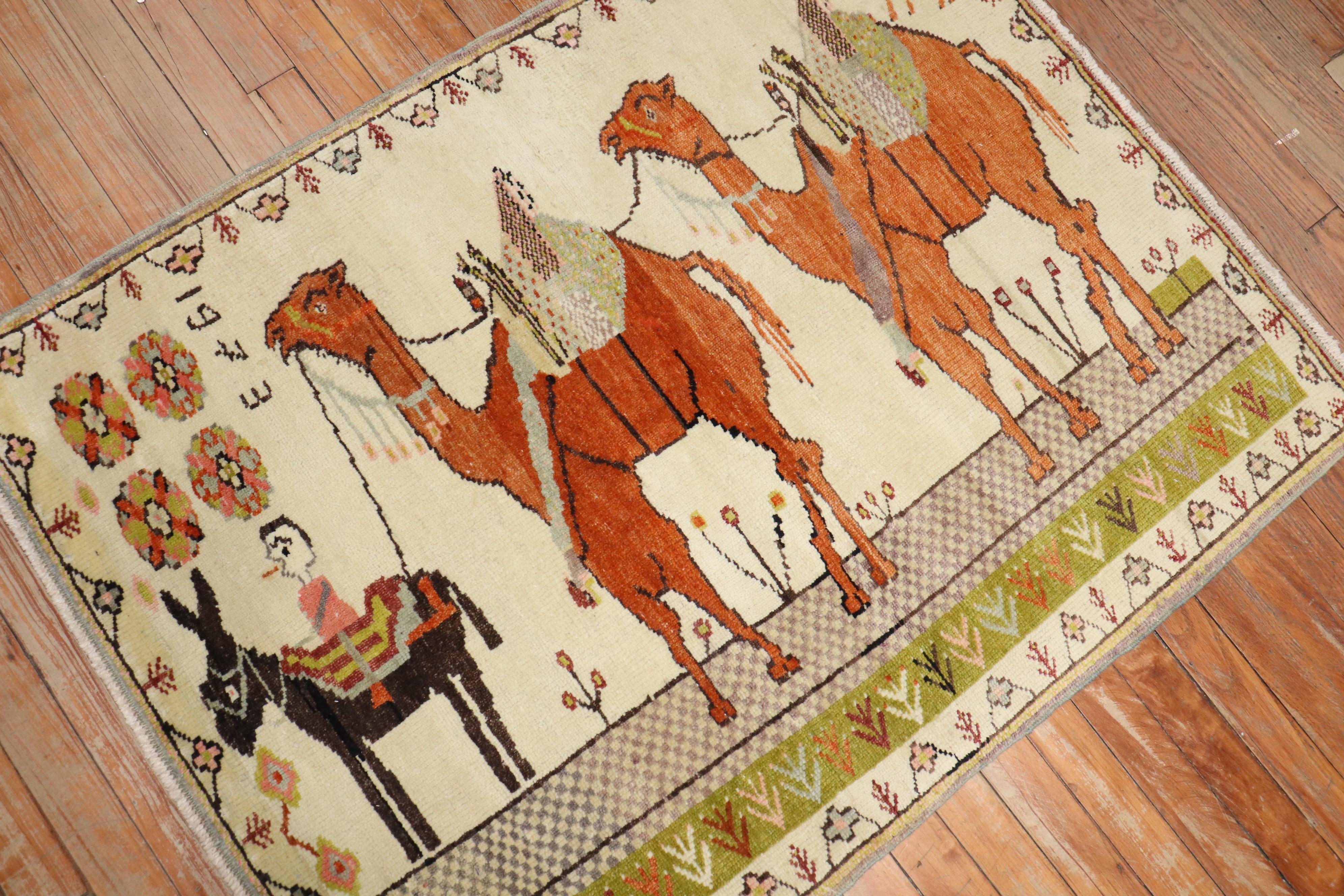 Zabihi Kollektion Türkischer Anatolischer Tier Caravan Kamel Kleiner quadratischer Teppich (Wolle) im Angebot