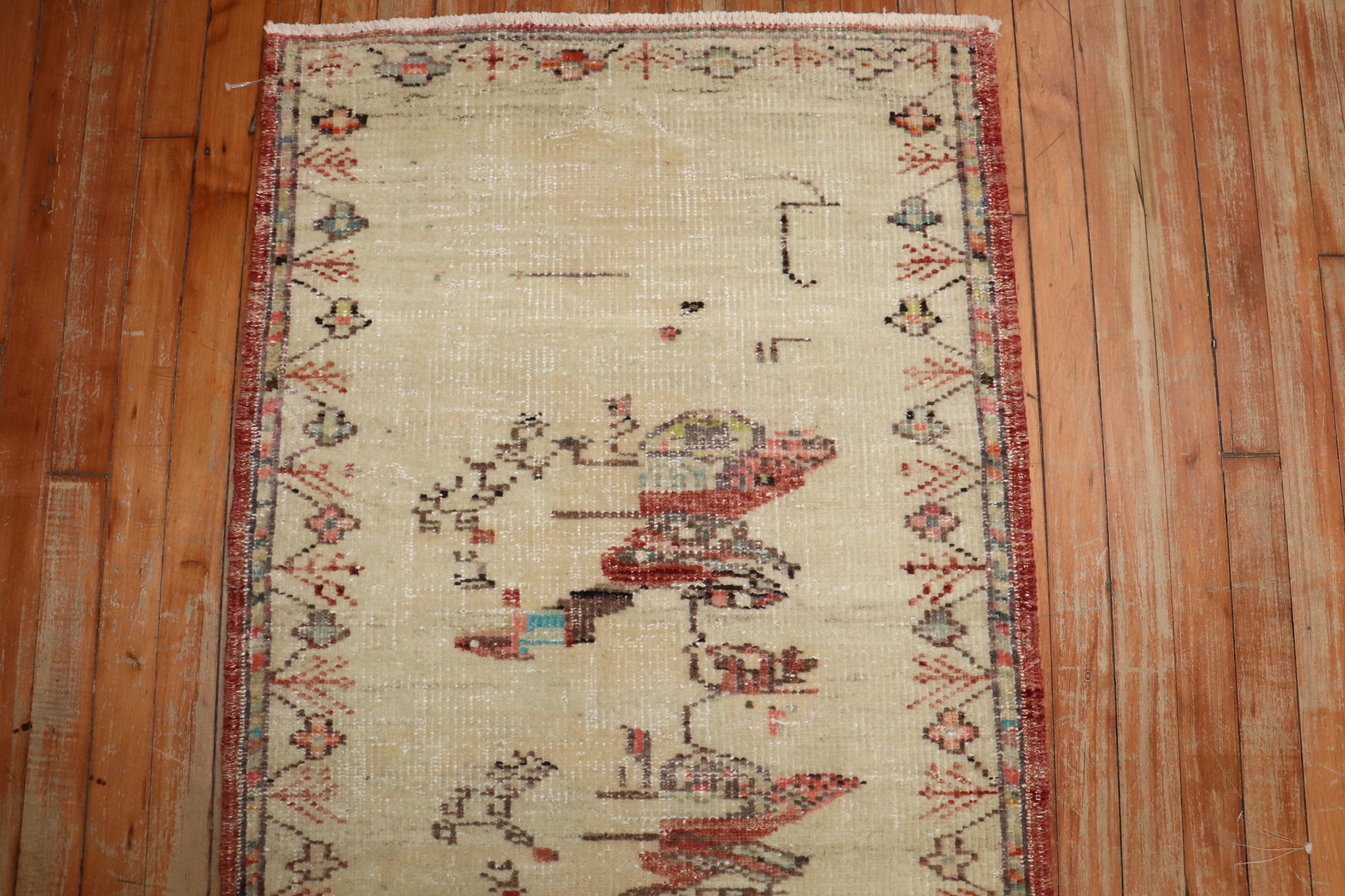 Zabihi Collection Faded Türkisch Anatolisch Tier Karawanenteppich im Zustand „Gut“ im Angebot in New York, NY