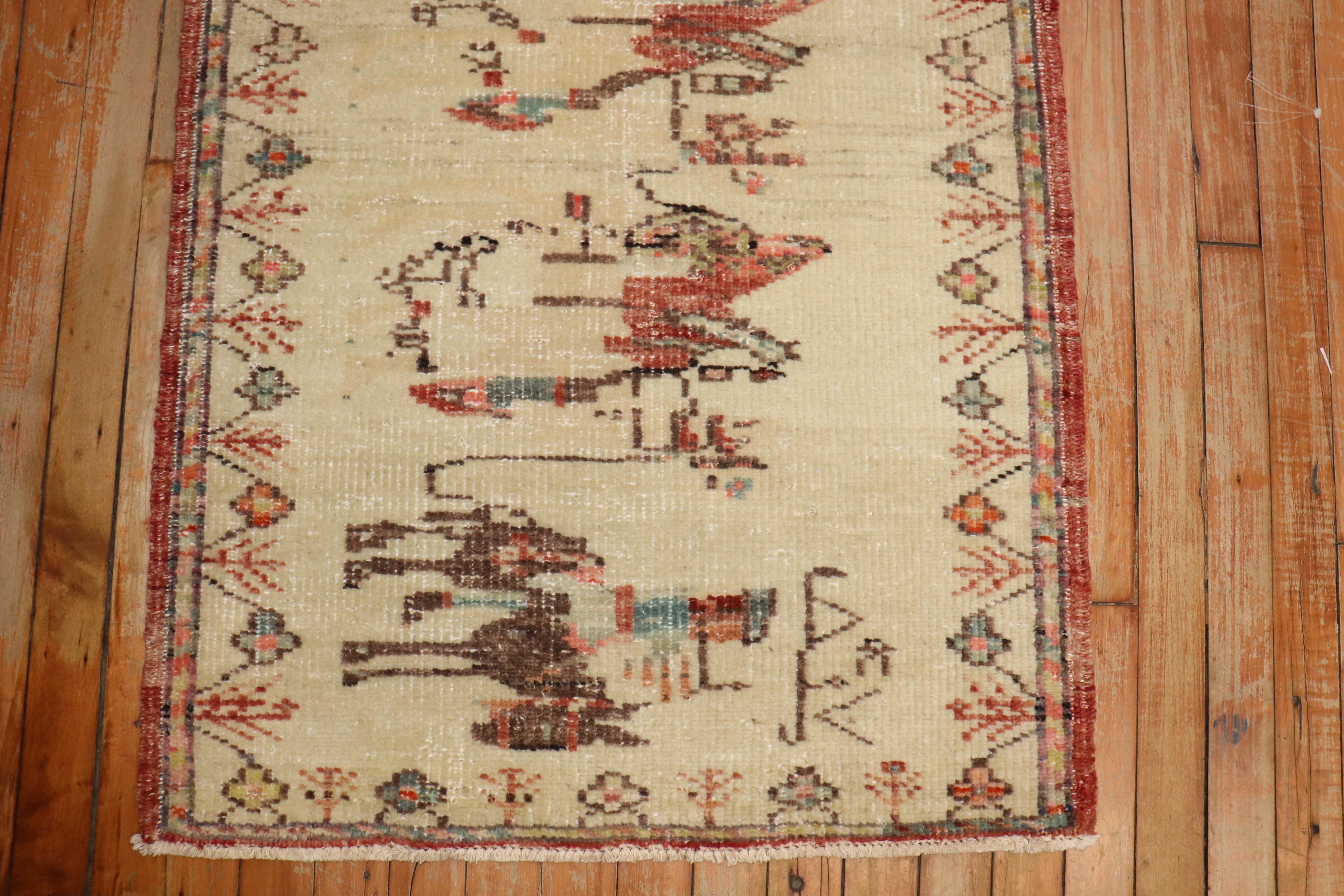 Zabihi Collection Faded Türkisch Anatolisch Tier Karawanenteppich (20. Jahrhundert) im Angebot