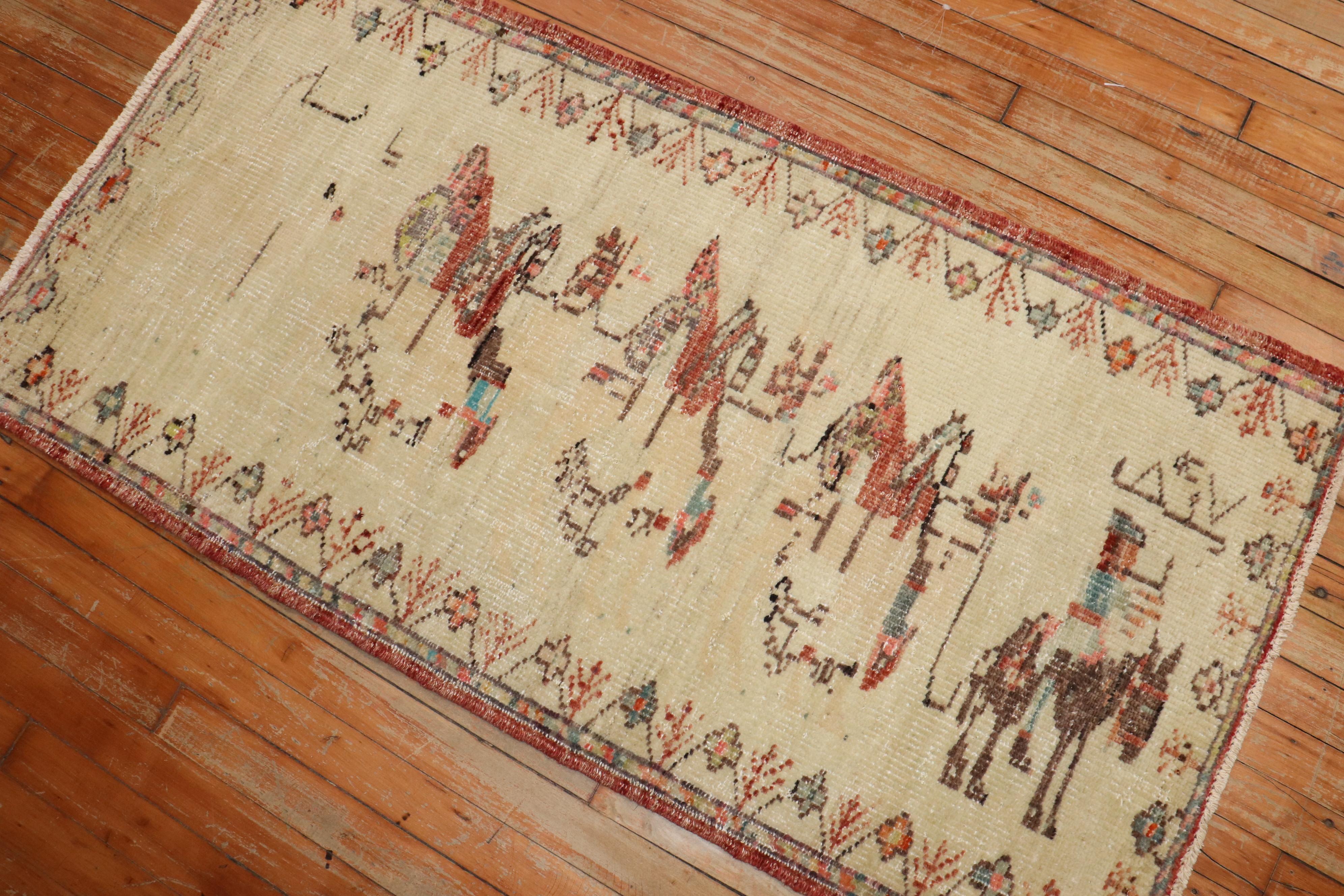 Zabihi Collection Faded Türkisch Anatolisch Tier Karawanenteppich (Wolle) im Angebot