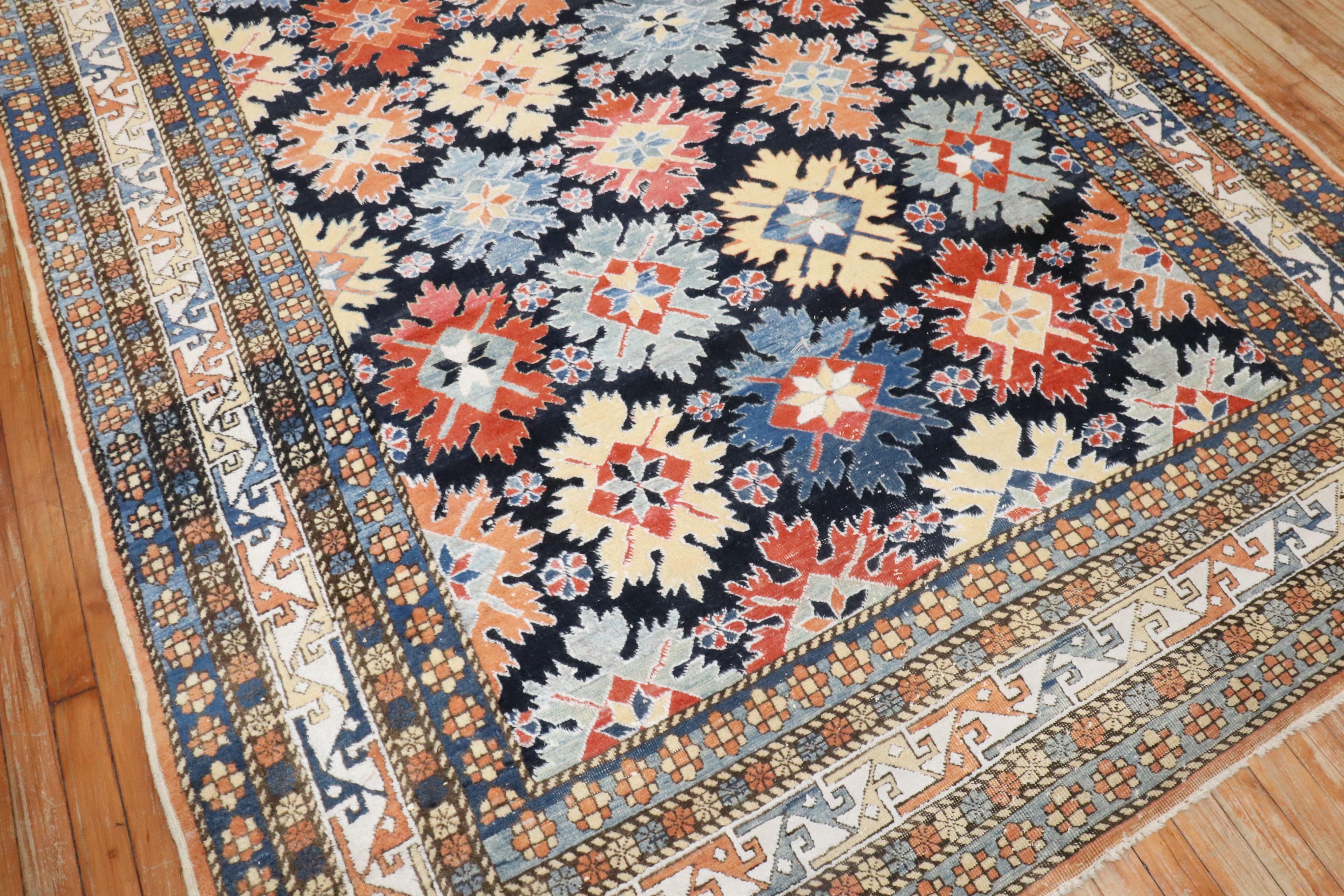 Mid-Century Modern Tapis turc Azari d'inspiration vintage du Caucase flocon de neige de la collection Zabihi en vente