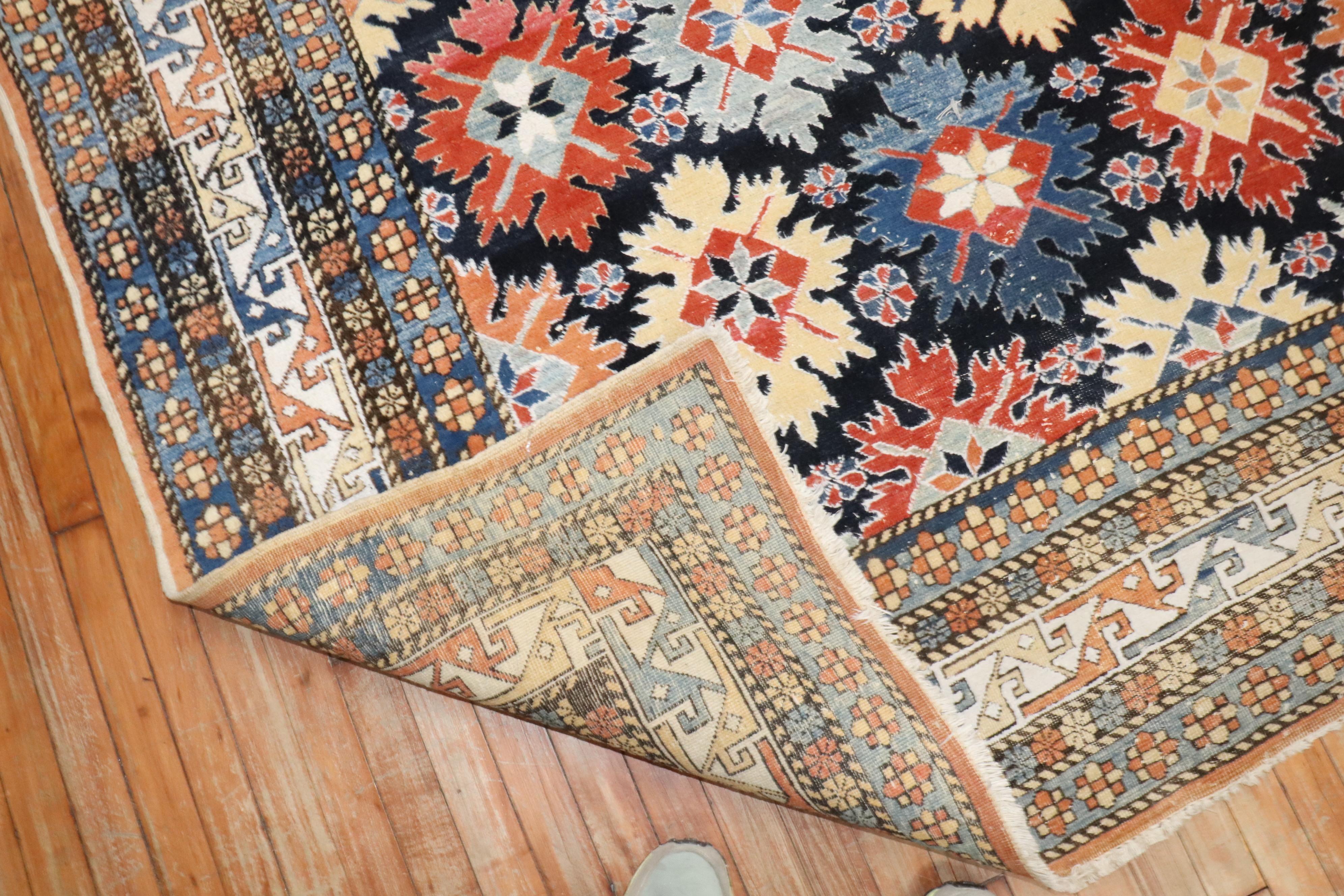 Caucasien Tapis turc Azari d'inspiration vintage du Caucase flocon de neige de la collection Zabihi en vente