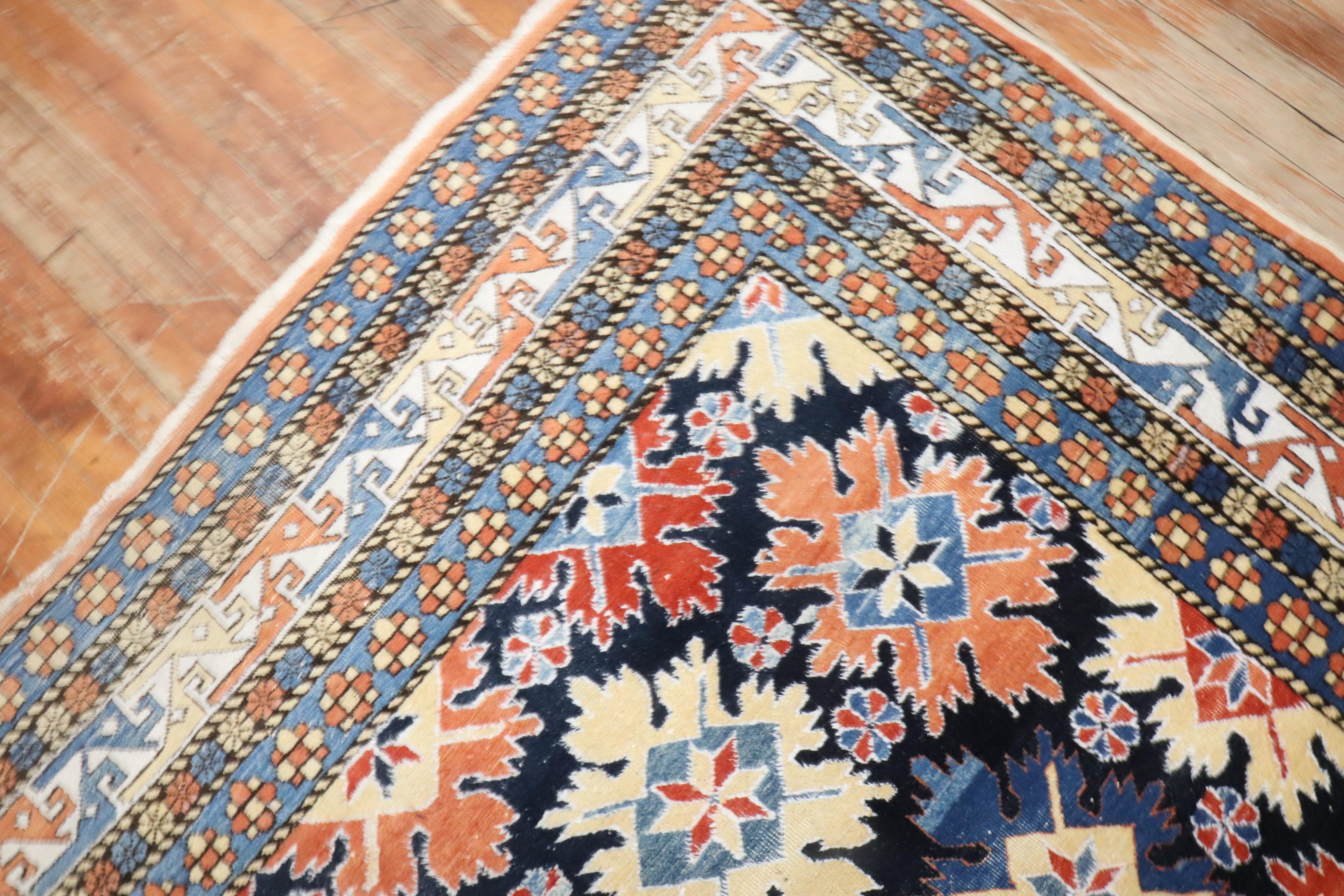 Tissé à la main Tapis turc Azari d'inspiration vintage du Caucase flocon de neige de la collection Zabihi en vente