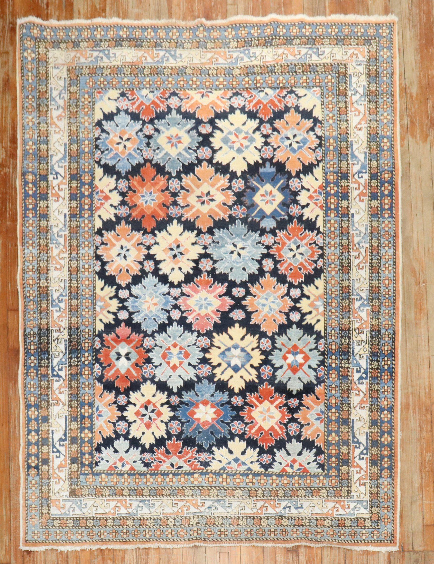 20ième siècle Tapis turc Azari d'inspiration vintage du Caucase flocon de neige de la collection Zabihi en vente