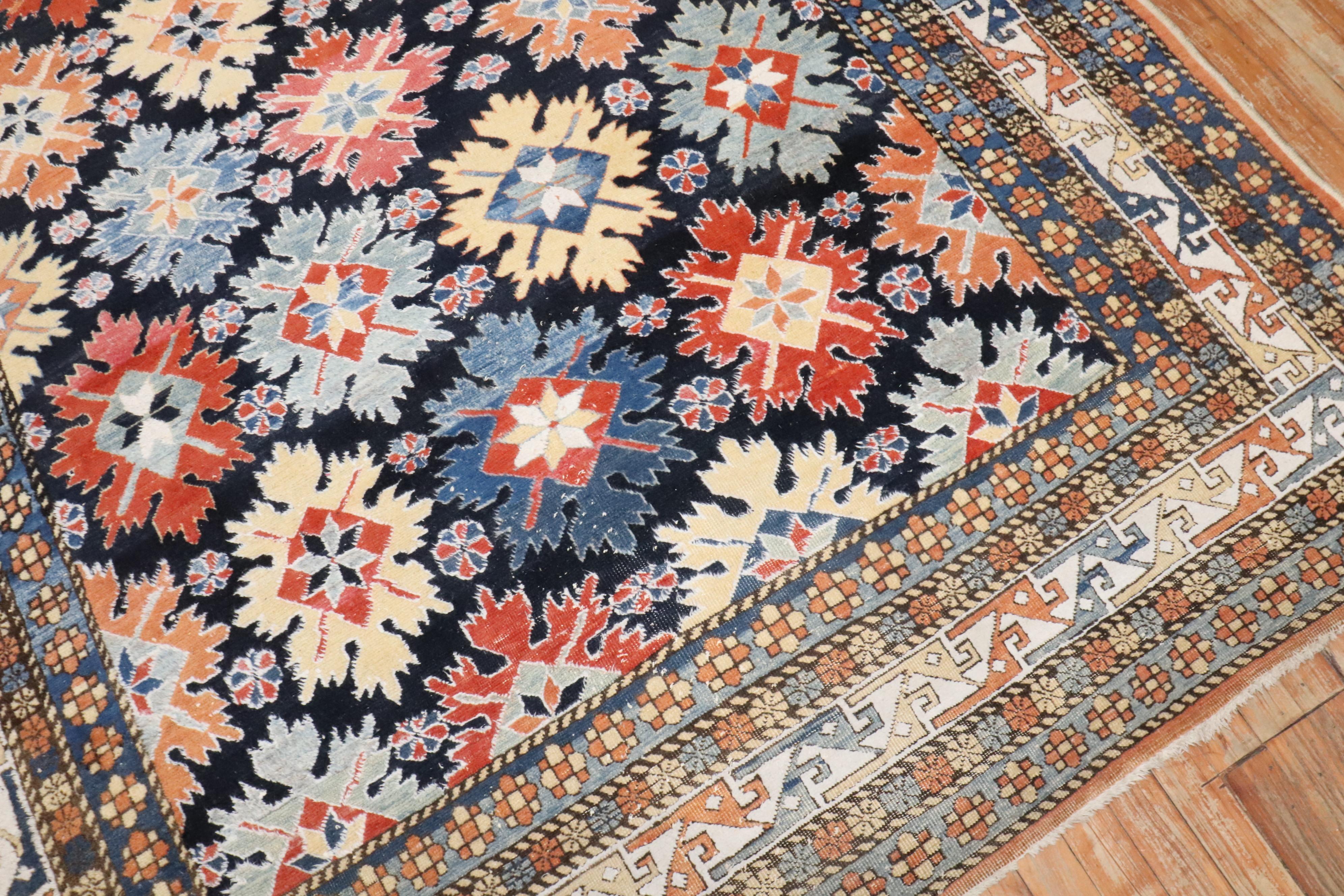 Laine Tapis turc Azari d'inspiration vintage du Caucase flocon de neige de la collection Zabihi en vente