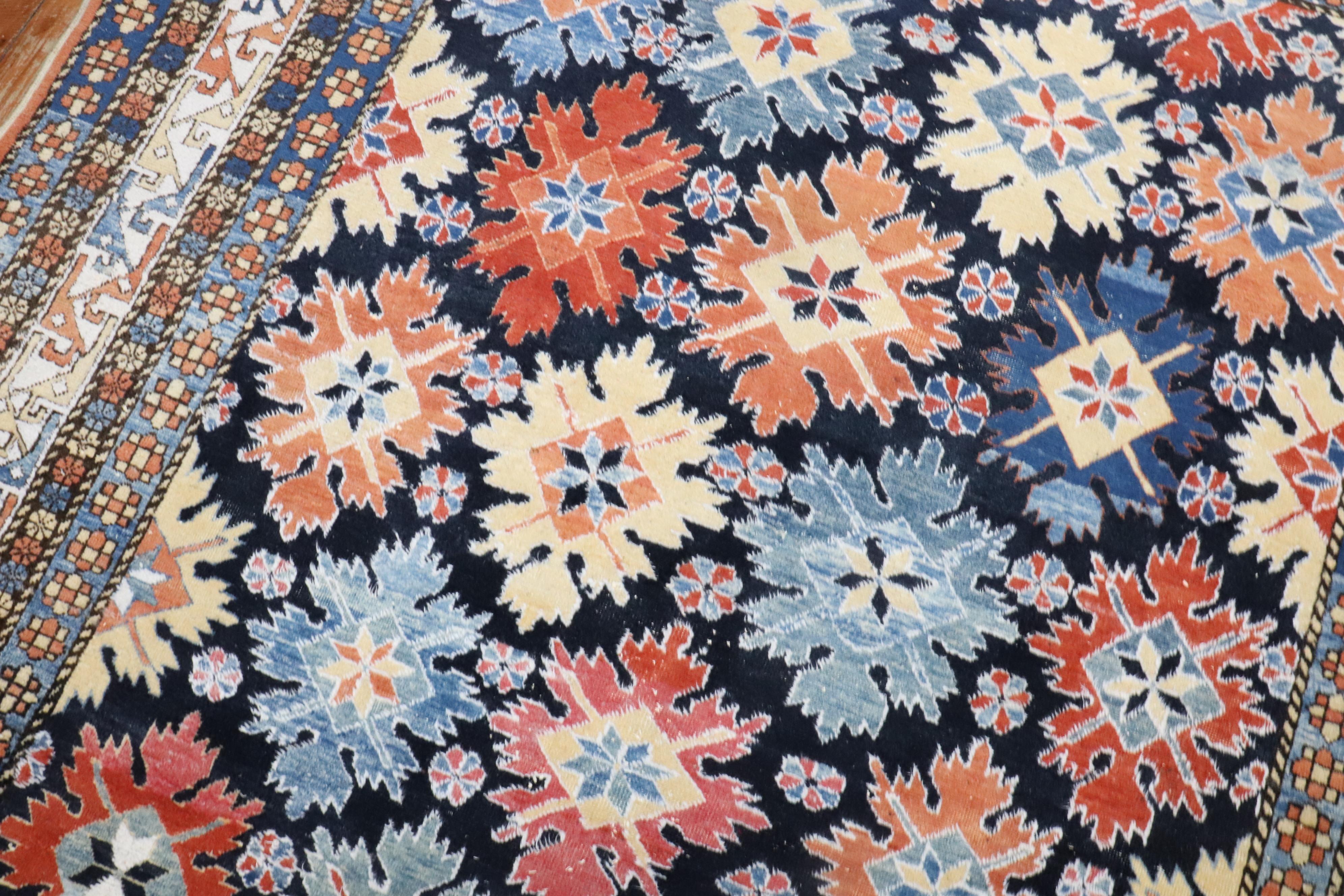 Tapis turc Azari d'inspiration vintage du Caucase flocon de neige de la collection Zabihi en vente 1
