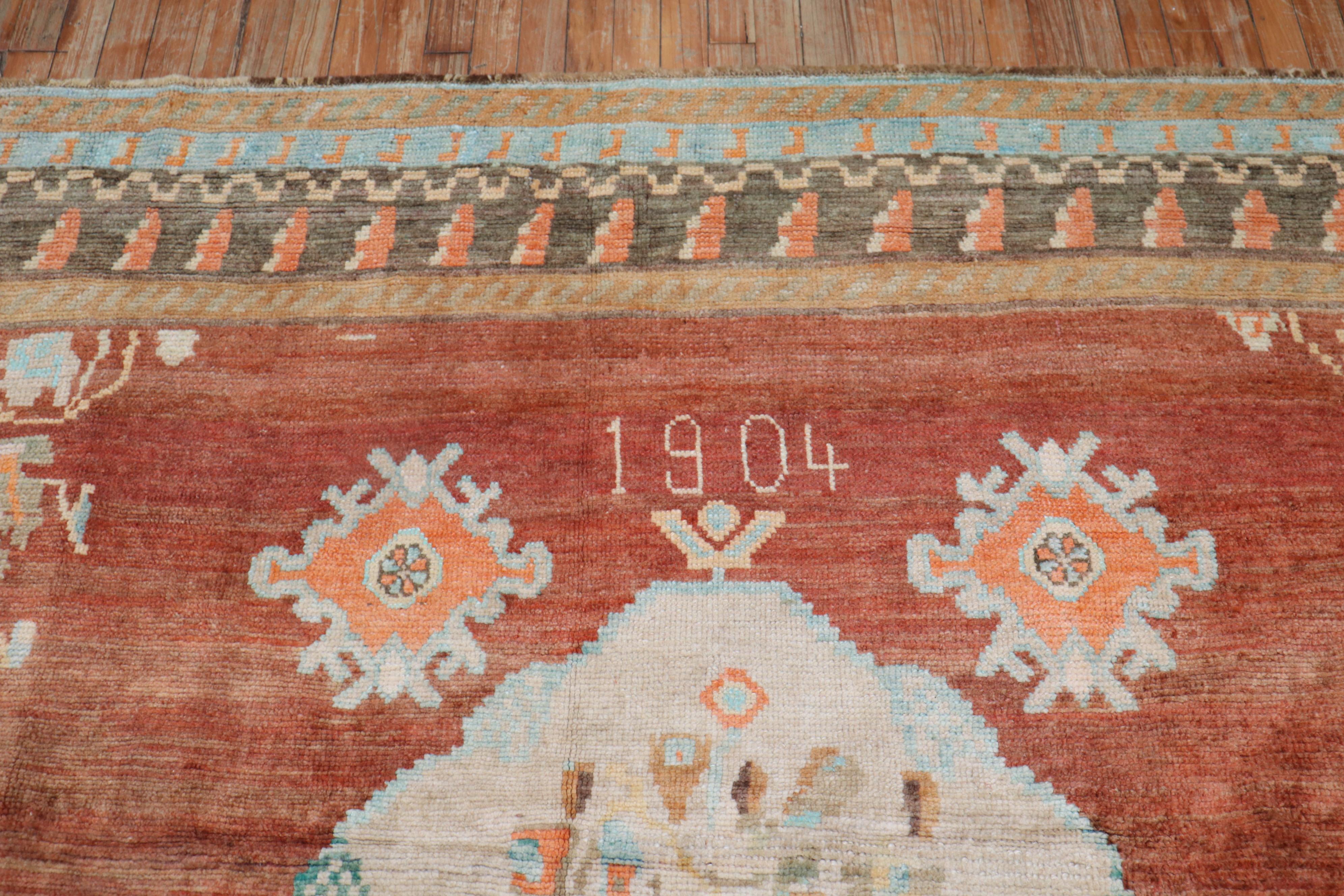 Zabihi Sammlung Türkisch Kars Große Tauben Teppich datiert 1904 (Wolle) im Angebot