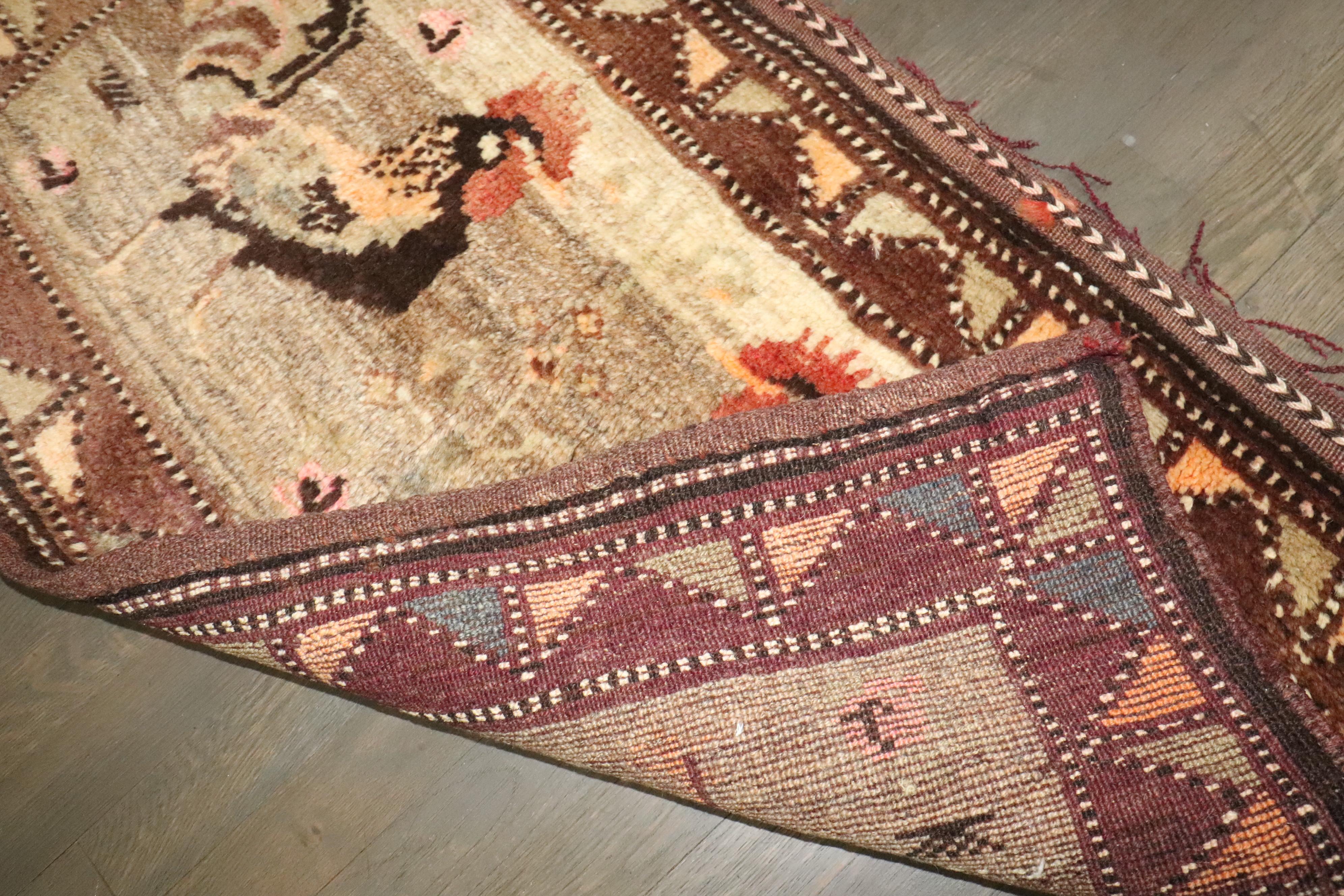 Zabihi Collection Turkish Kars Small Roosters Rug (Handgewebt) im Angebot