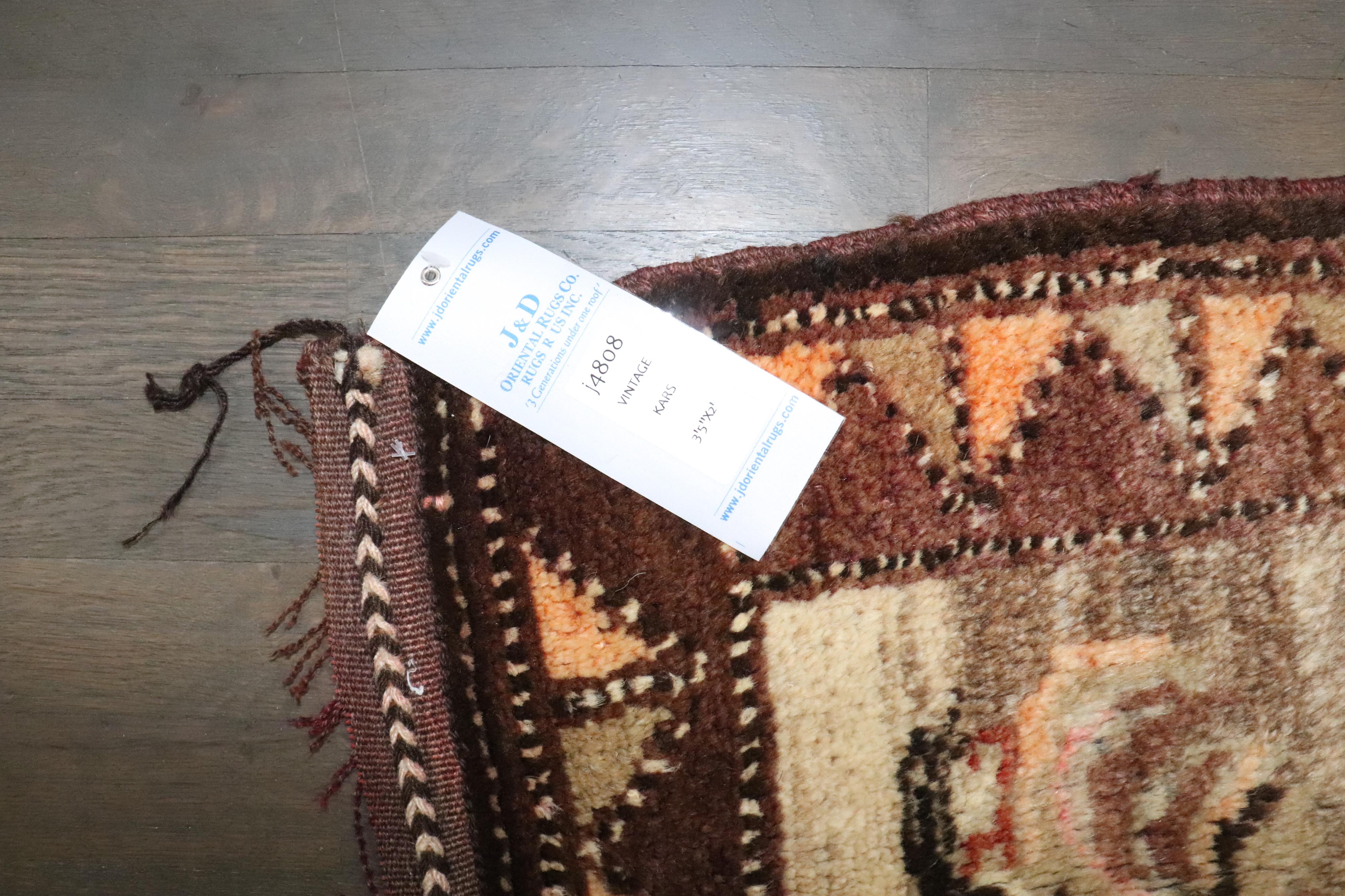 Zabihi Collection Turkish Kars Small Roosters Rug im Zustand „Gut“ im Angebot in New York, NY