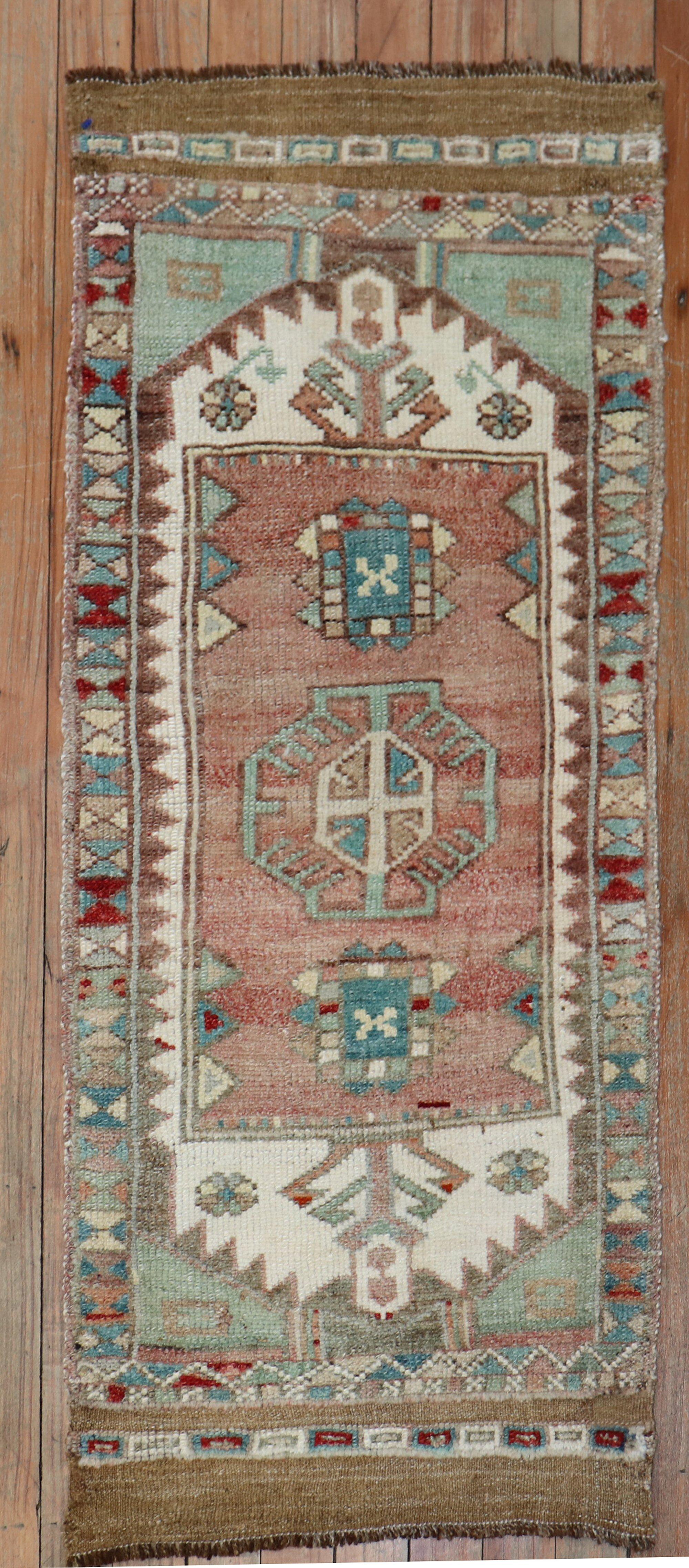 mid century Turkish Anatolian rug with accents in pistachio

Details
rug no.	y1888
size	1' 6