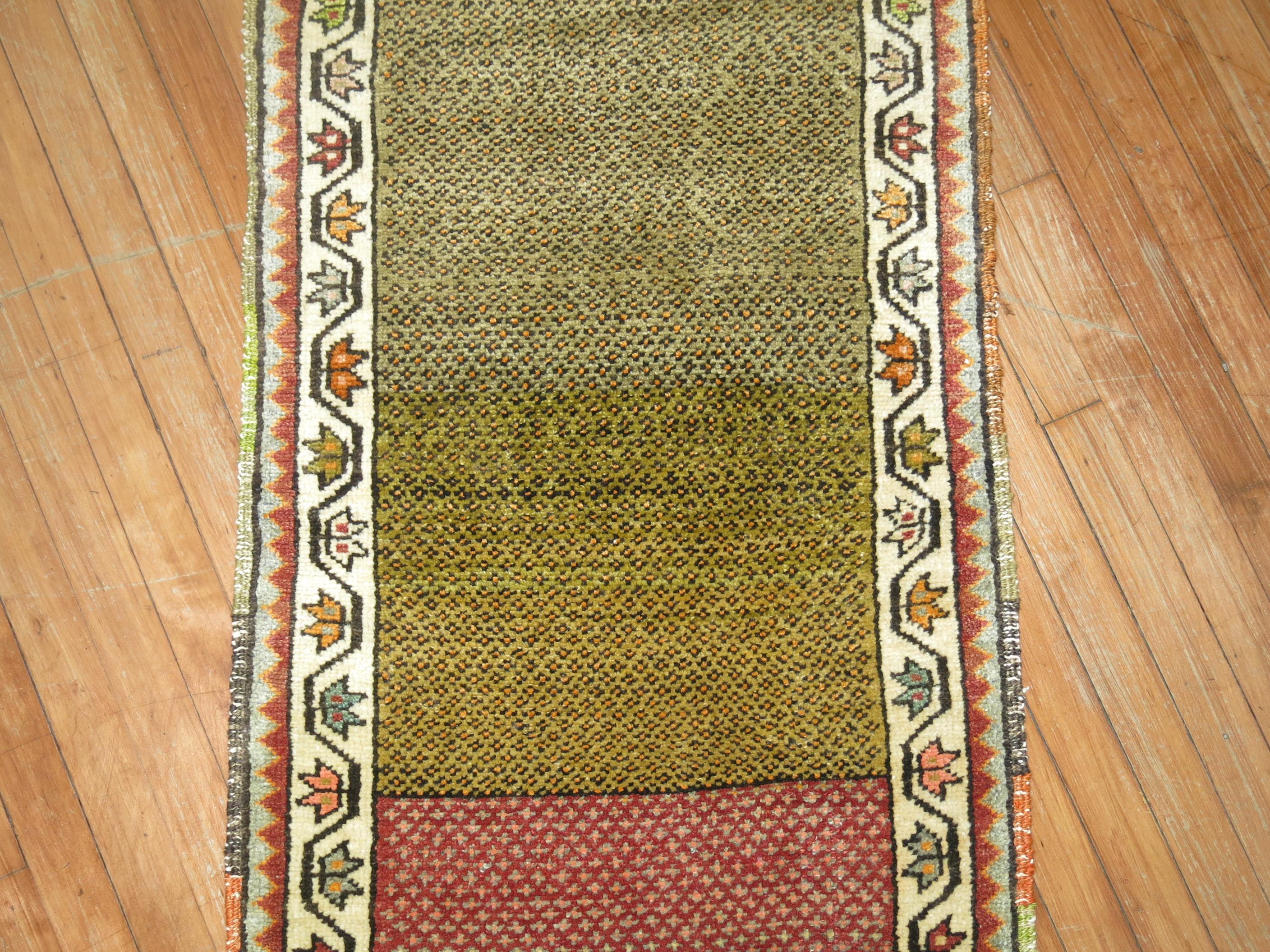 Türkischer schmaler Läufer der Sammlung Zabihi von 1912 (Ästhetizismus) im Angebot