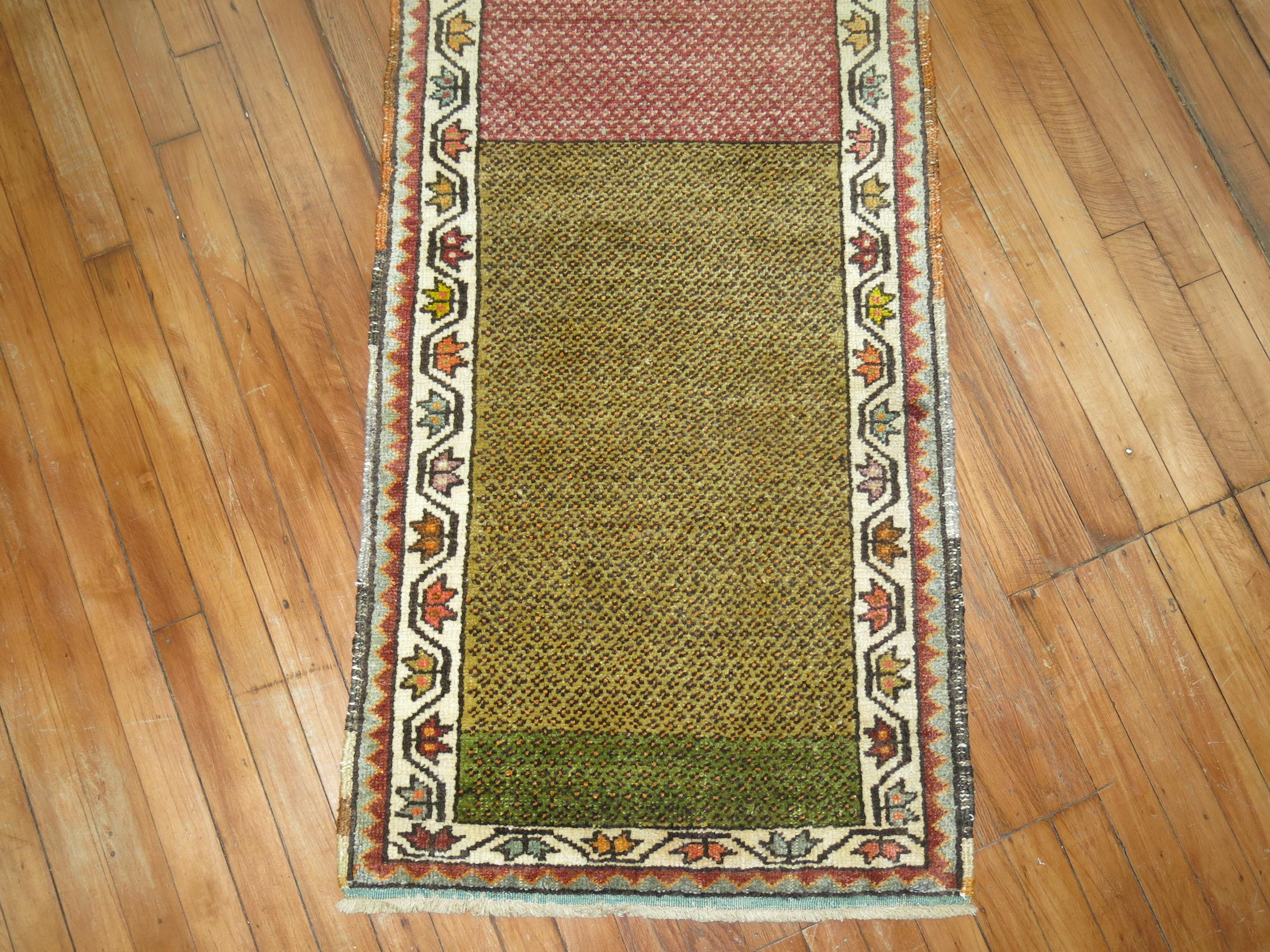 Türkischer schmaler Läufer der Sammlung Zabihi von 1912 im Zustand „Gut“ im Angebot in New York, NY