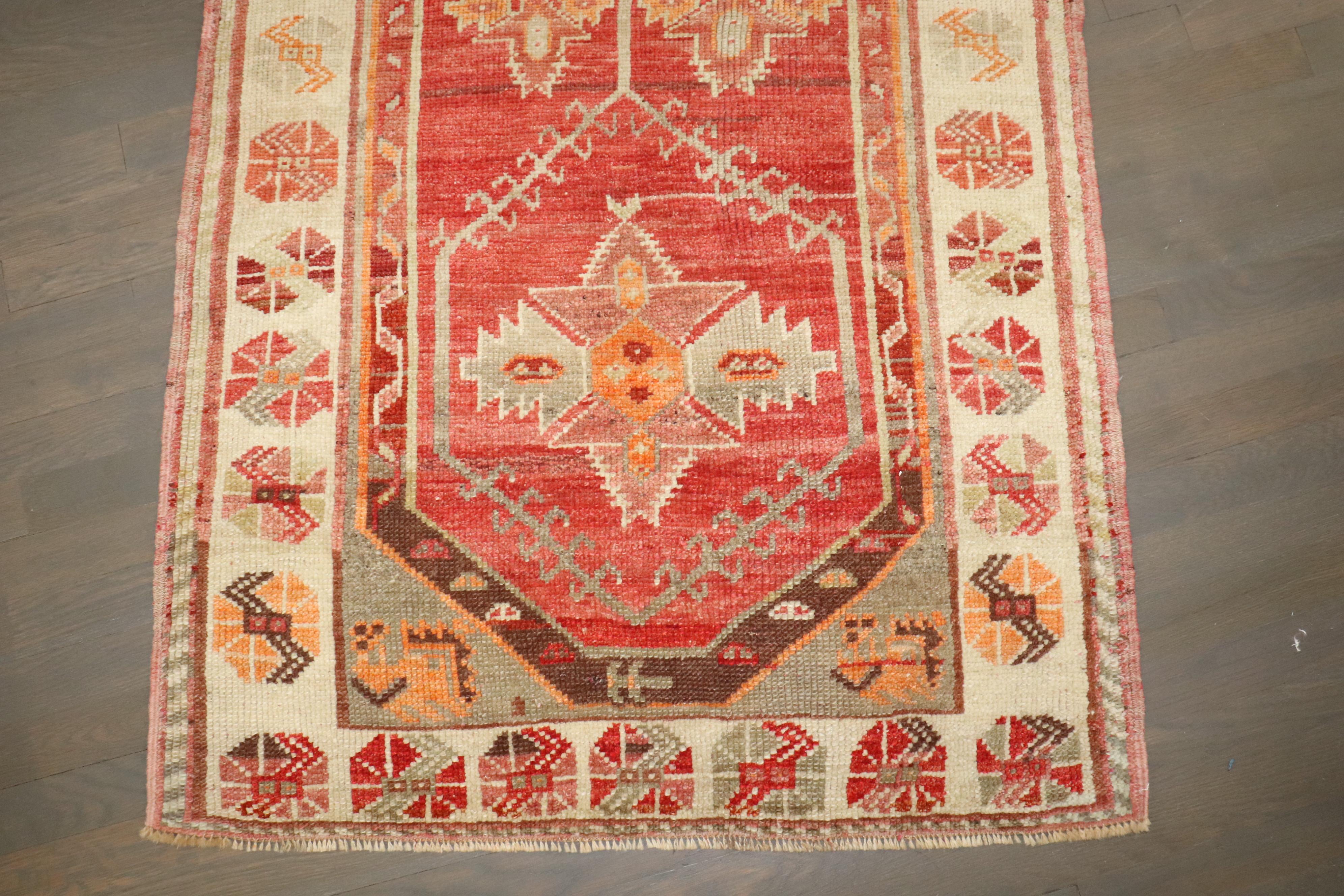 Tapis Oushak ancien du début du 20e siècle, de taille dispersée

Détails
rug no.	j4281
taille	3' 1
