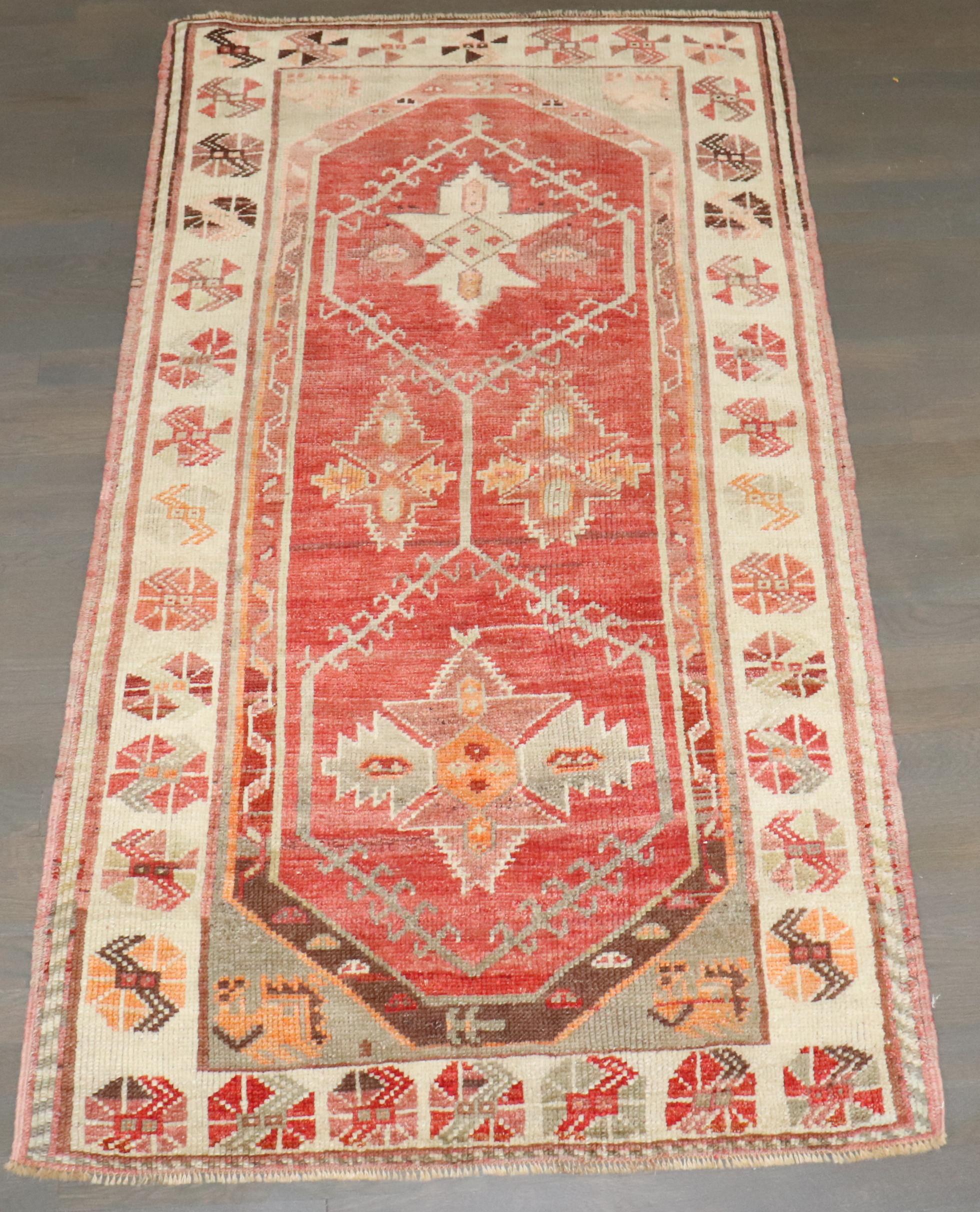 Turc Petit tapis turc Oushak de la Collection Zabihi en vente