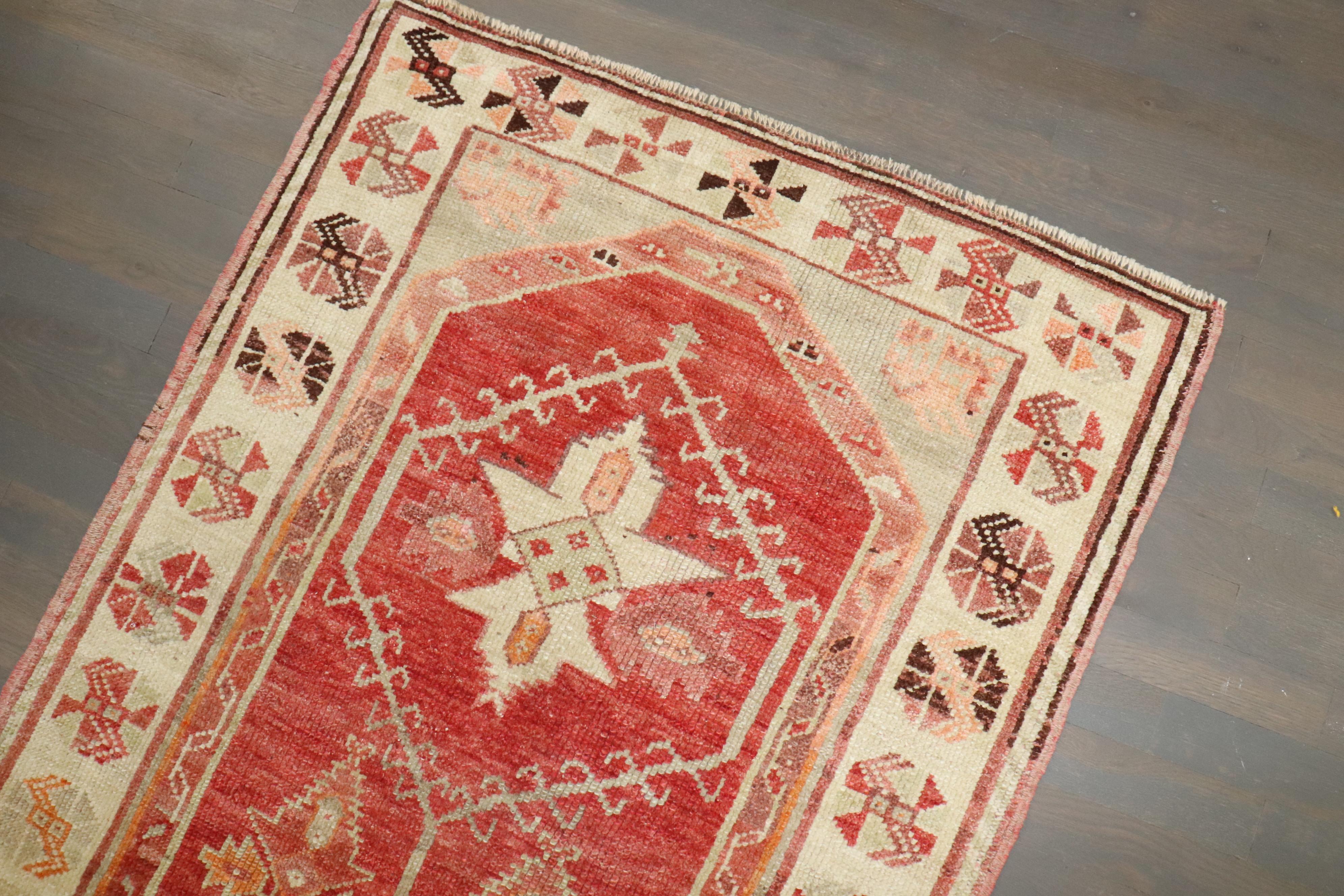 Tissé à la main Petit tapis turc Oushak de la Collection Zabihi en vente