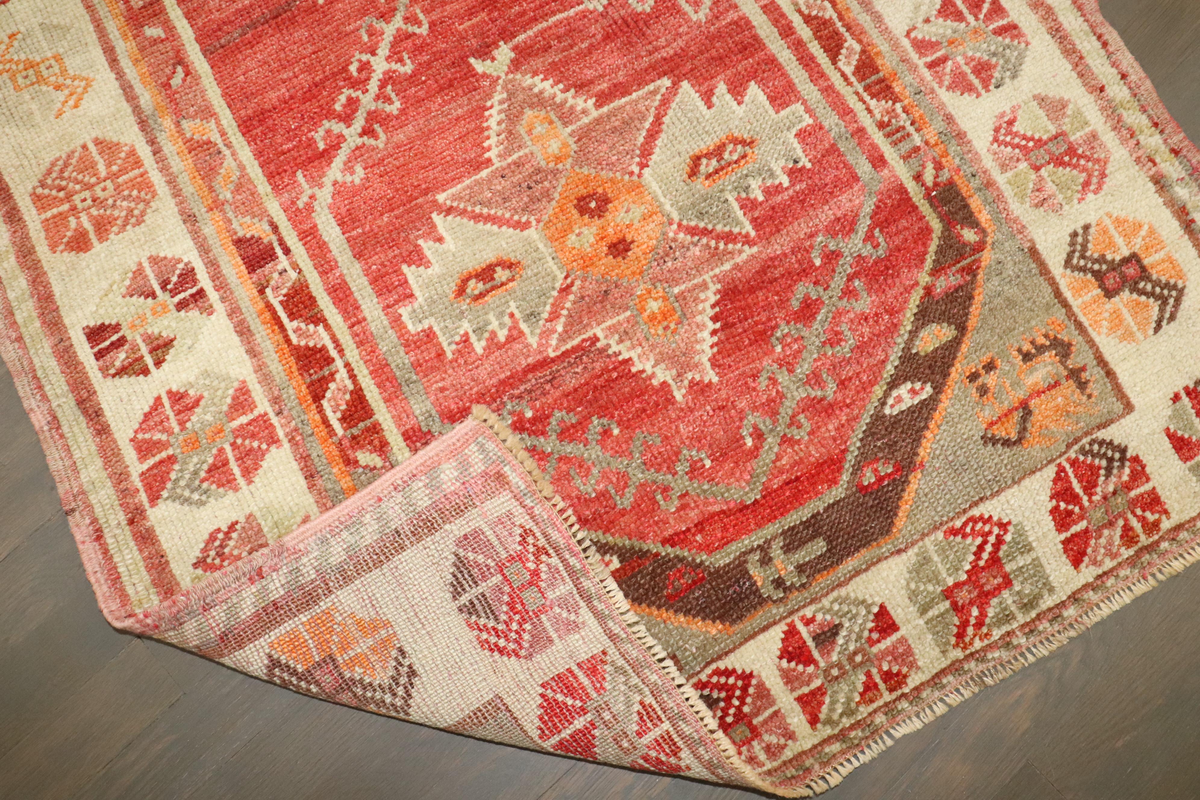 Petit tapis turc Oushak de la Collection Zabihi Bon état - En vente à New York, NY