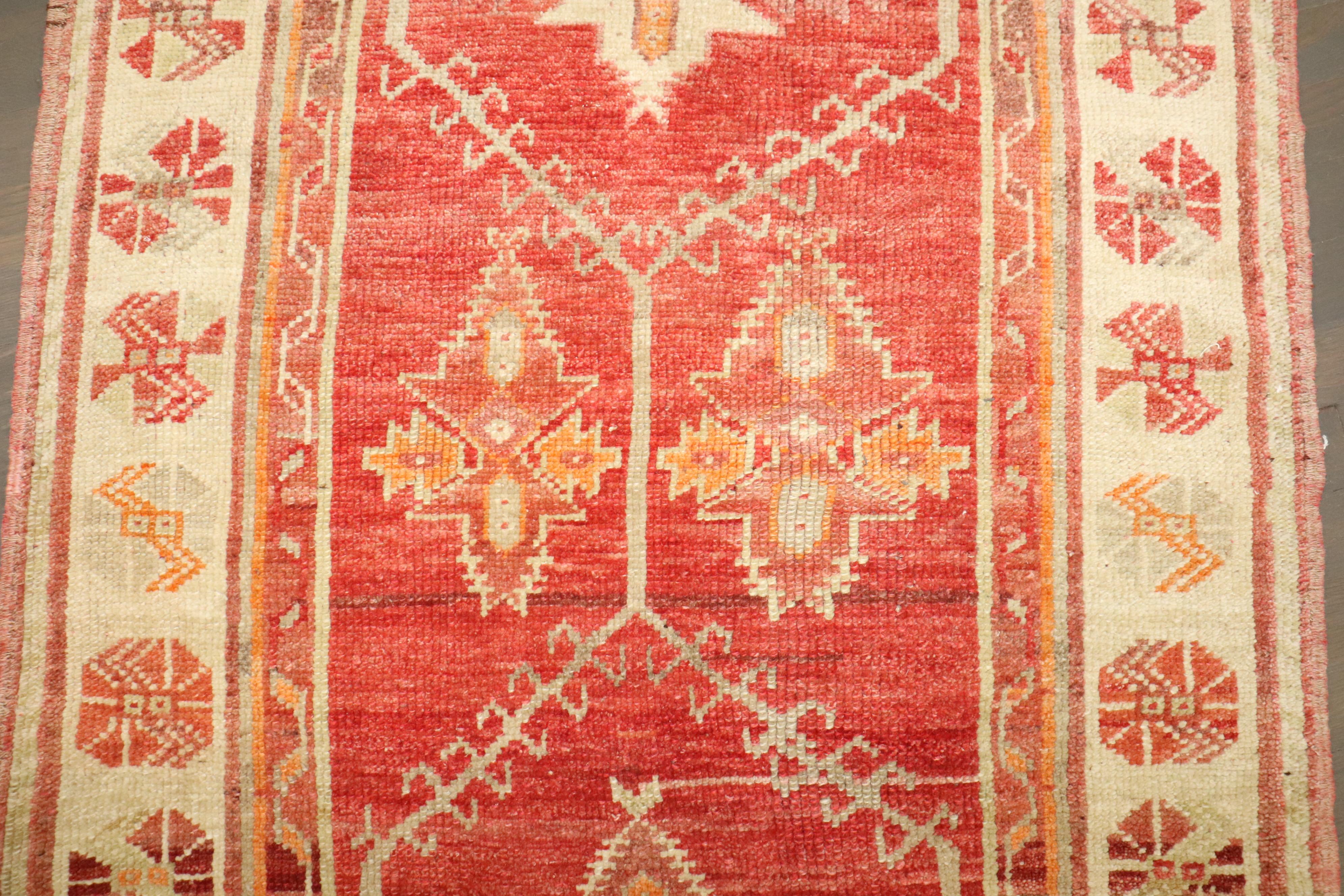 20ième siècle Petit tapis turc Oushak de la Collection Zabihi en vente