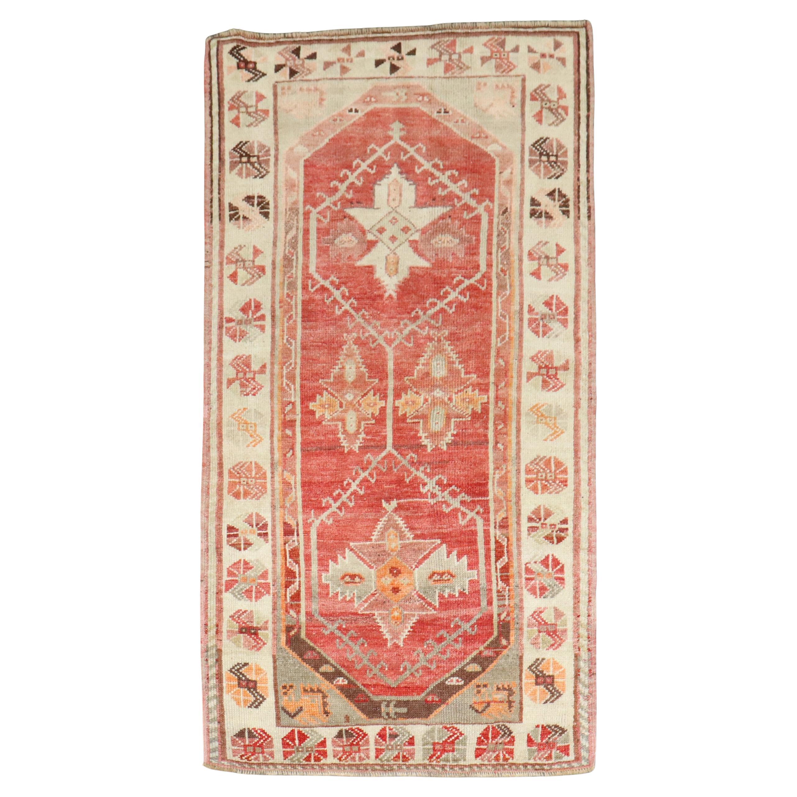 Petit tapis turc Oushak de la Collection Zabihi en vente