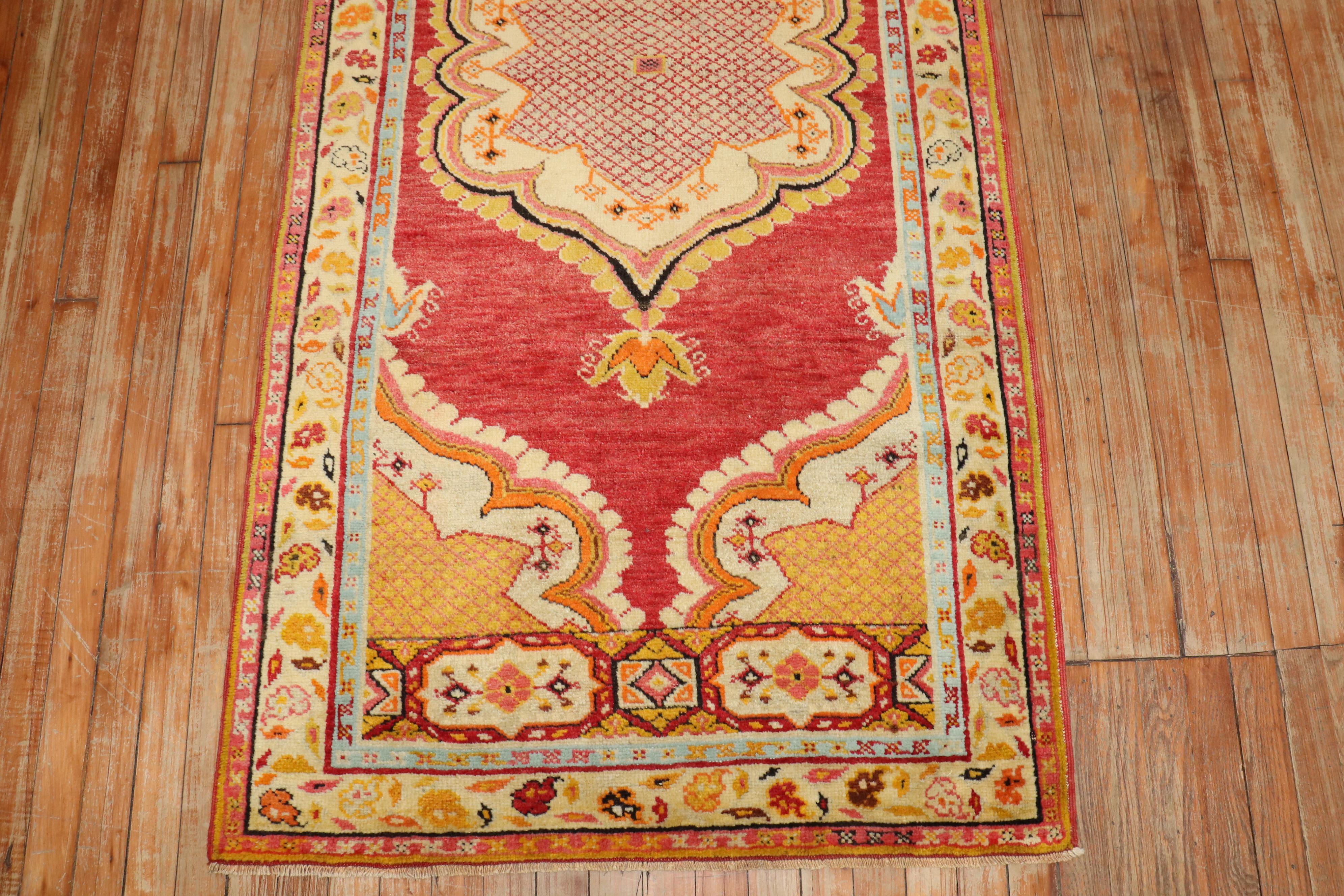Couloir formel turc Oushak du milieu du 20e siècle

Détails
rug no.	j3816
taille	3' 2
