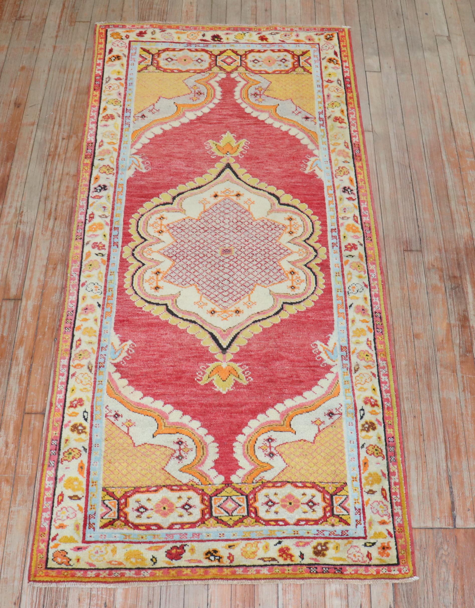 Adirondack Petit chemin de table en oushak turc de la Collection Zabihi en vente