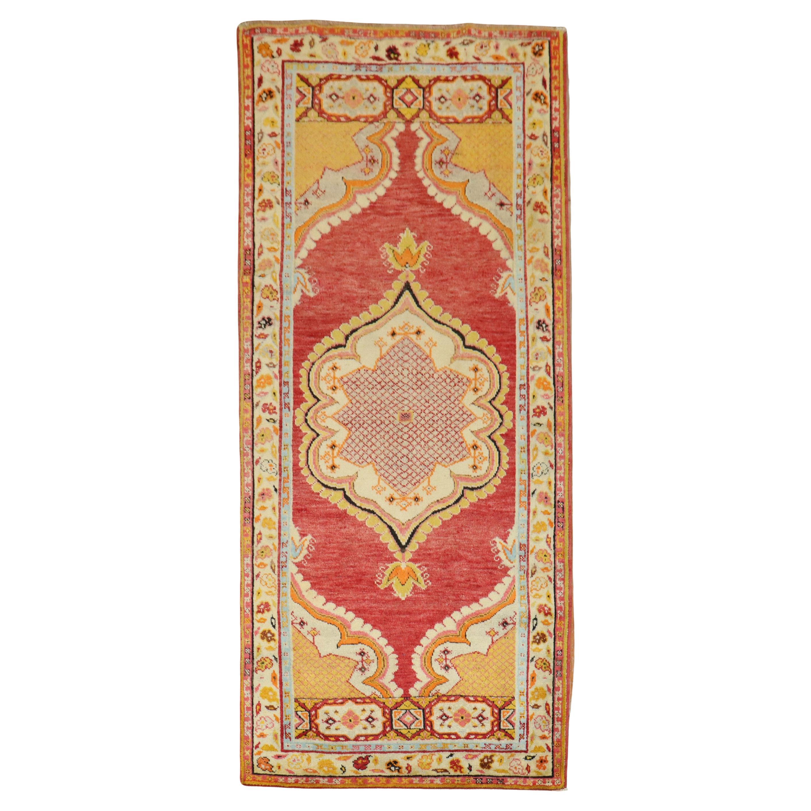 Petit chemin de table en oushak turc de la Collection Zabihi en vente