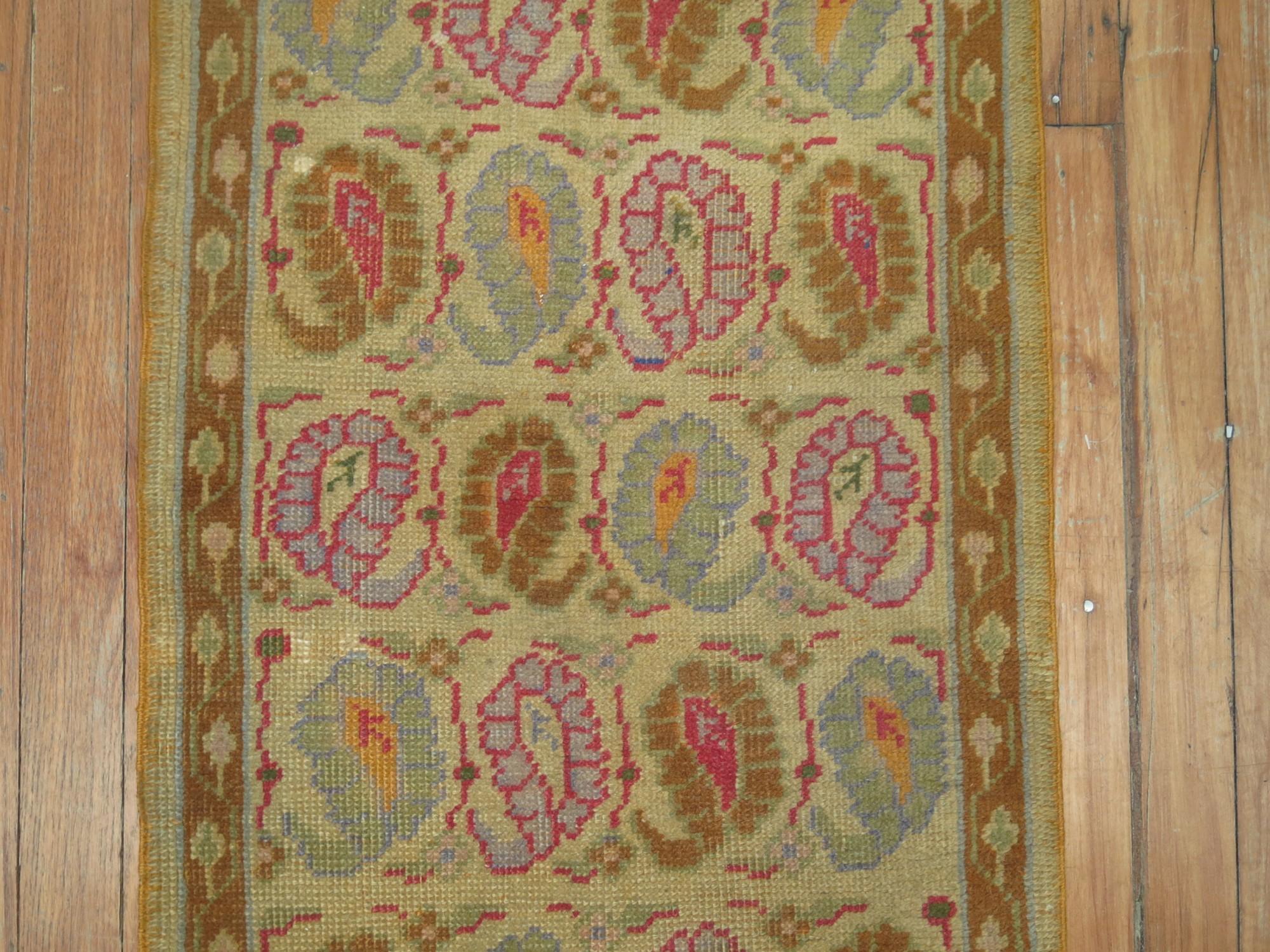 Zabihi Kollektion Türkischer Läufer mit Paisley-Motiv Kleine Größe (Handgeknüpft) im Angebot
