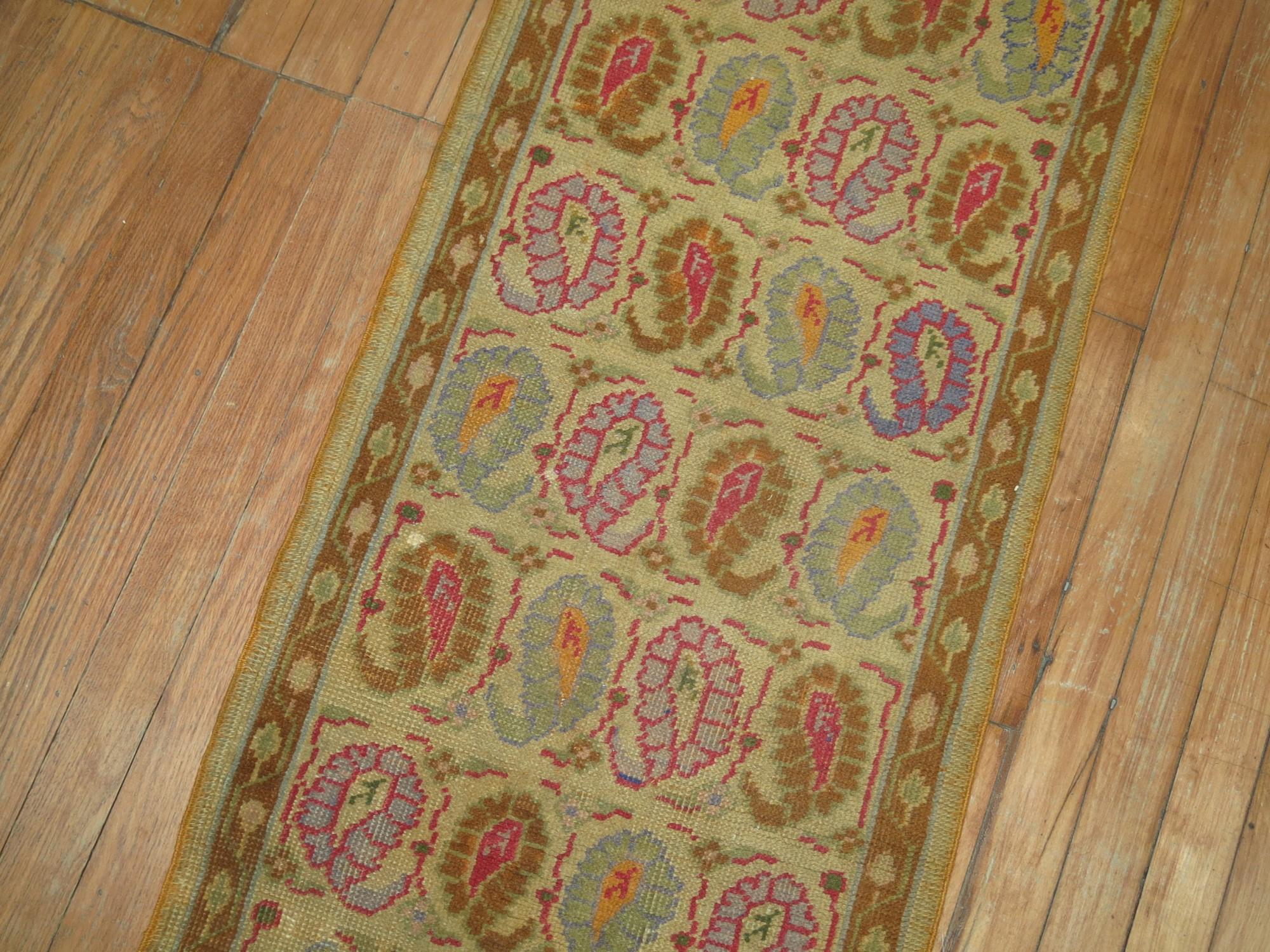 Zabihi Kollektion Türkischer Läufer mit Paisley-Motiv Kleine Größe (20. Jahrhundert) im Angebot