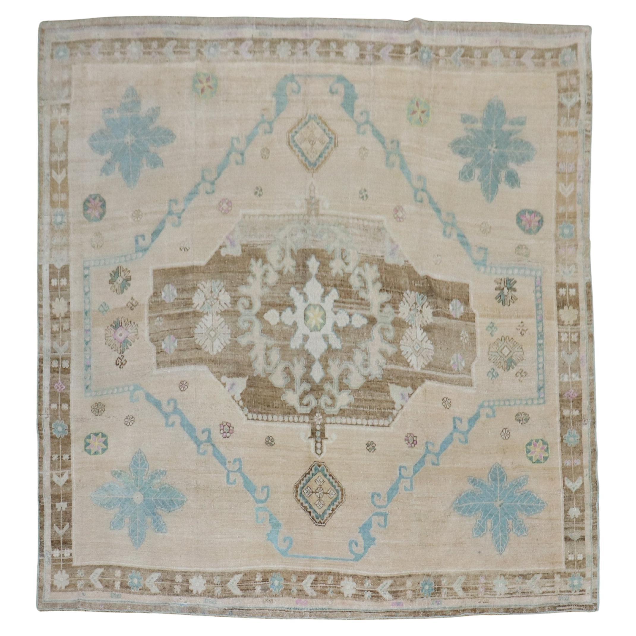 Tapis carré turc vintage collection Zabihi en vente