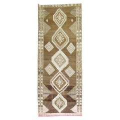 Zabihi Collection Traves de Mesa Turco Ancho