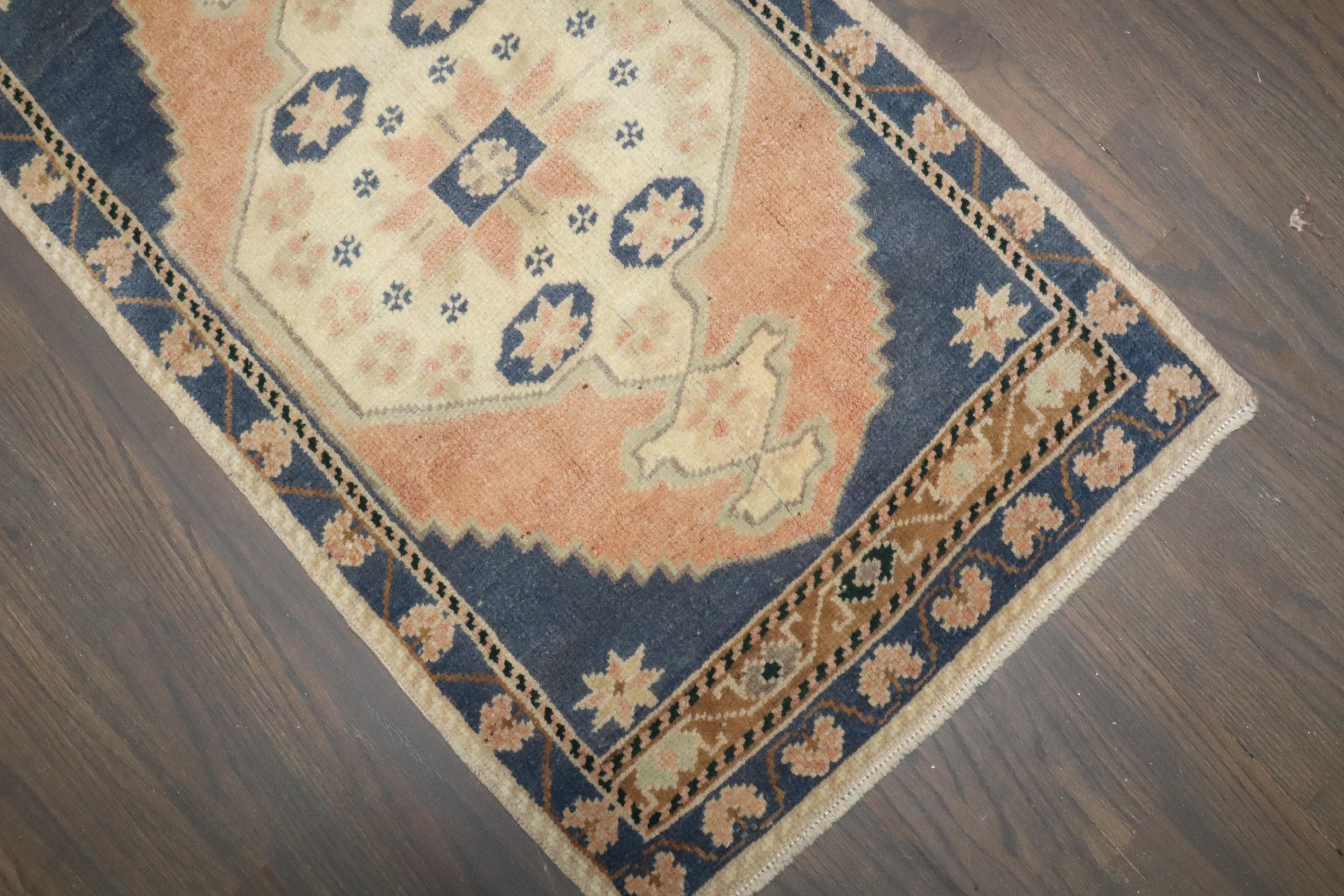 A vintage Anatolian Turkish Yastik rug mat 

Measures: 1'5” x 3'11”