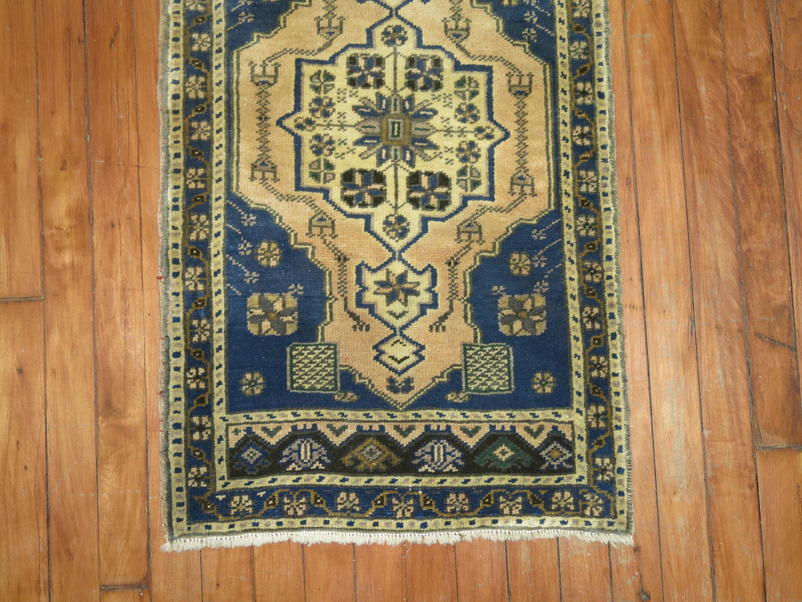 Zabihi Collection Turkish Yastik Rug In Good Condition For Sale In New York, NY