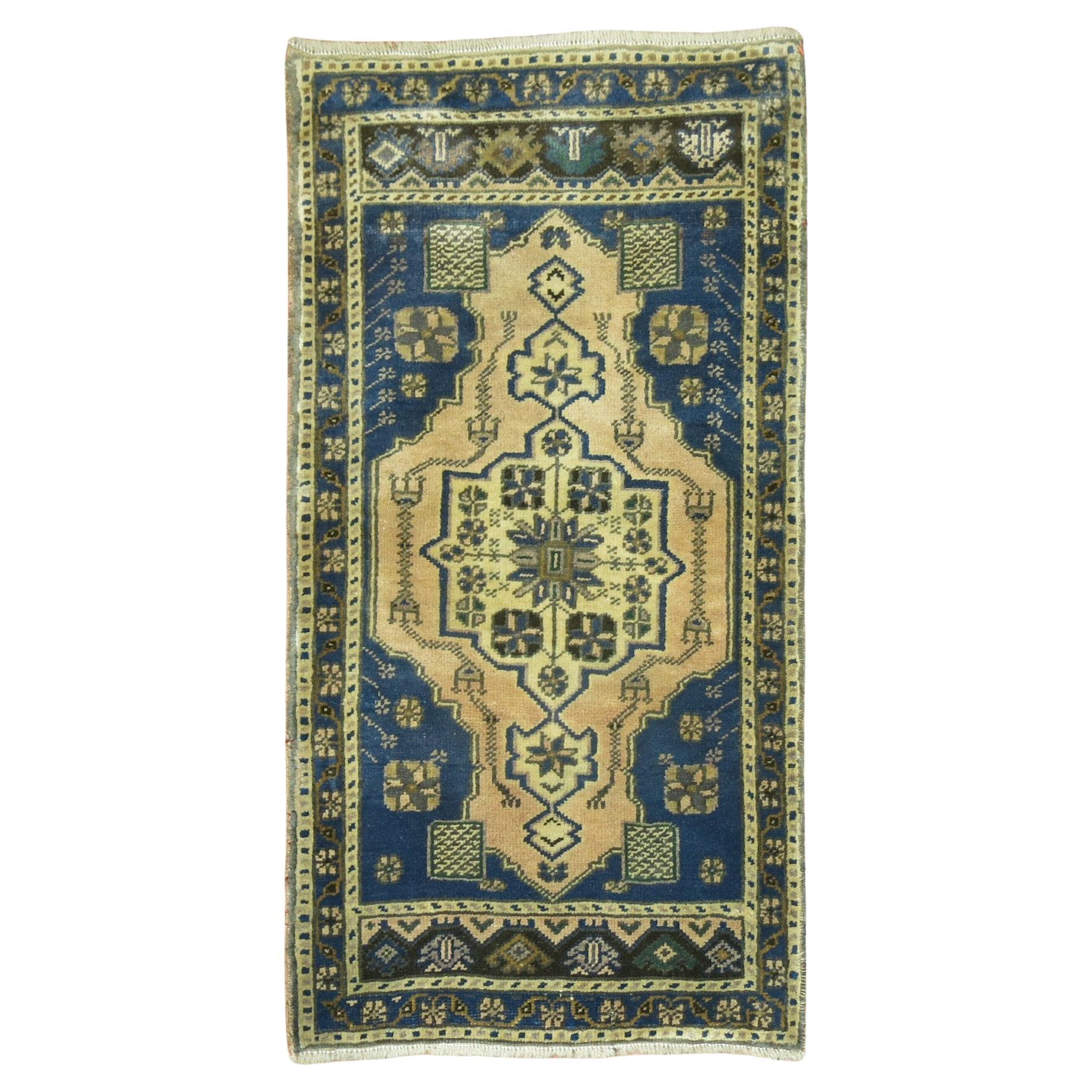 Türkischer Yastik-Teppich der Zabihi-Kollektion