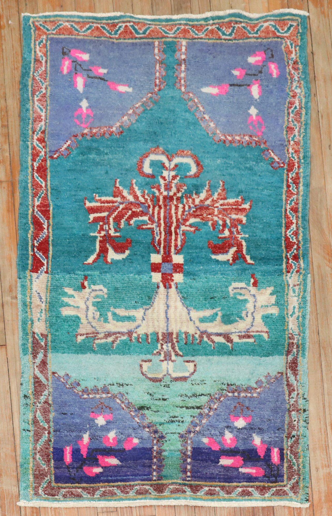 mid 20th century scatter size turkish anatolian rug

Details
rug no.	j3762
2'10'' x 4'8''

