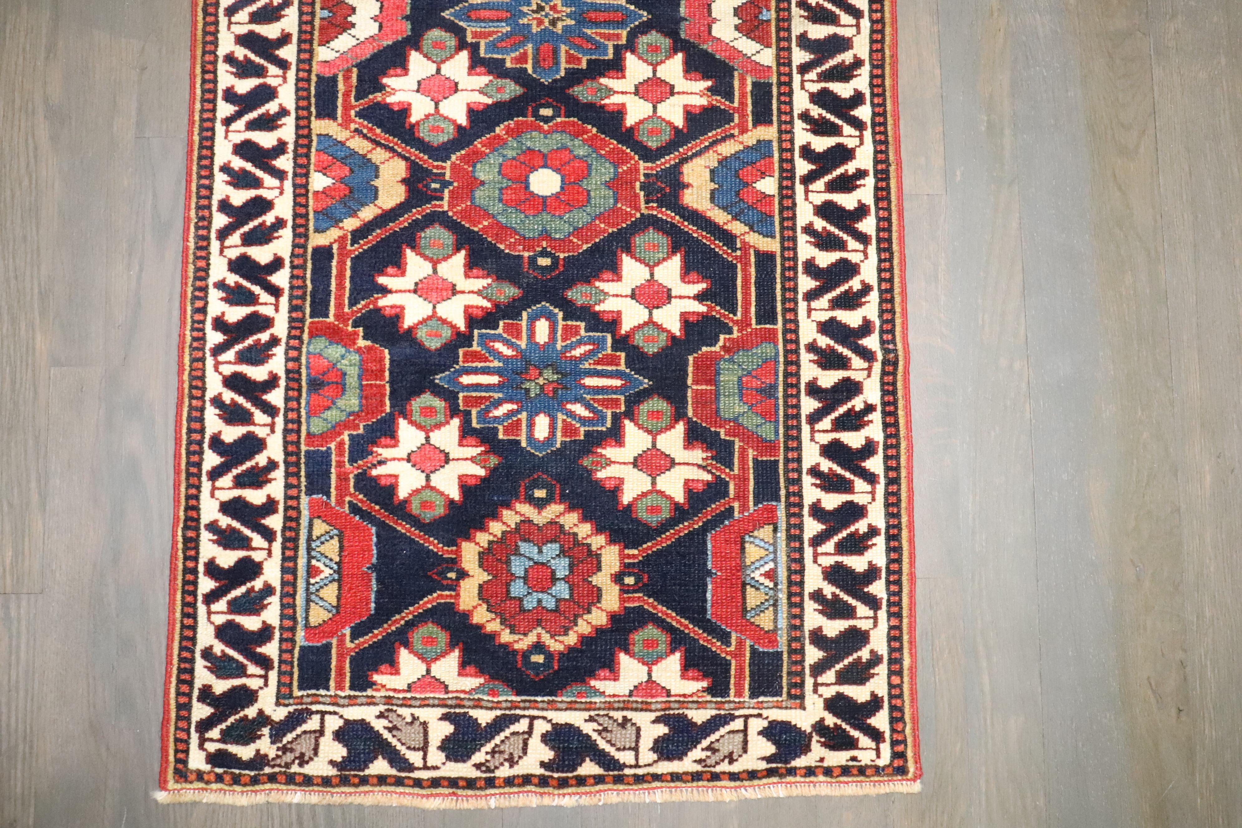 Kazakh Zabihi Collection Veramin Northwest Antique Persian Rare Narrow Runner (Chemin de table étroit) en vente