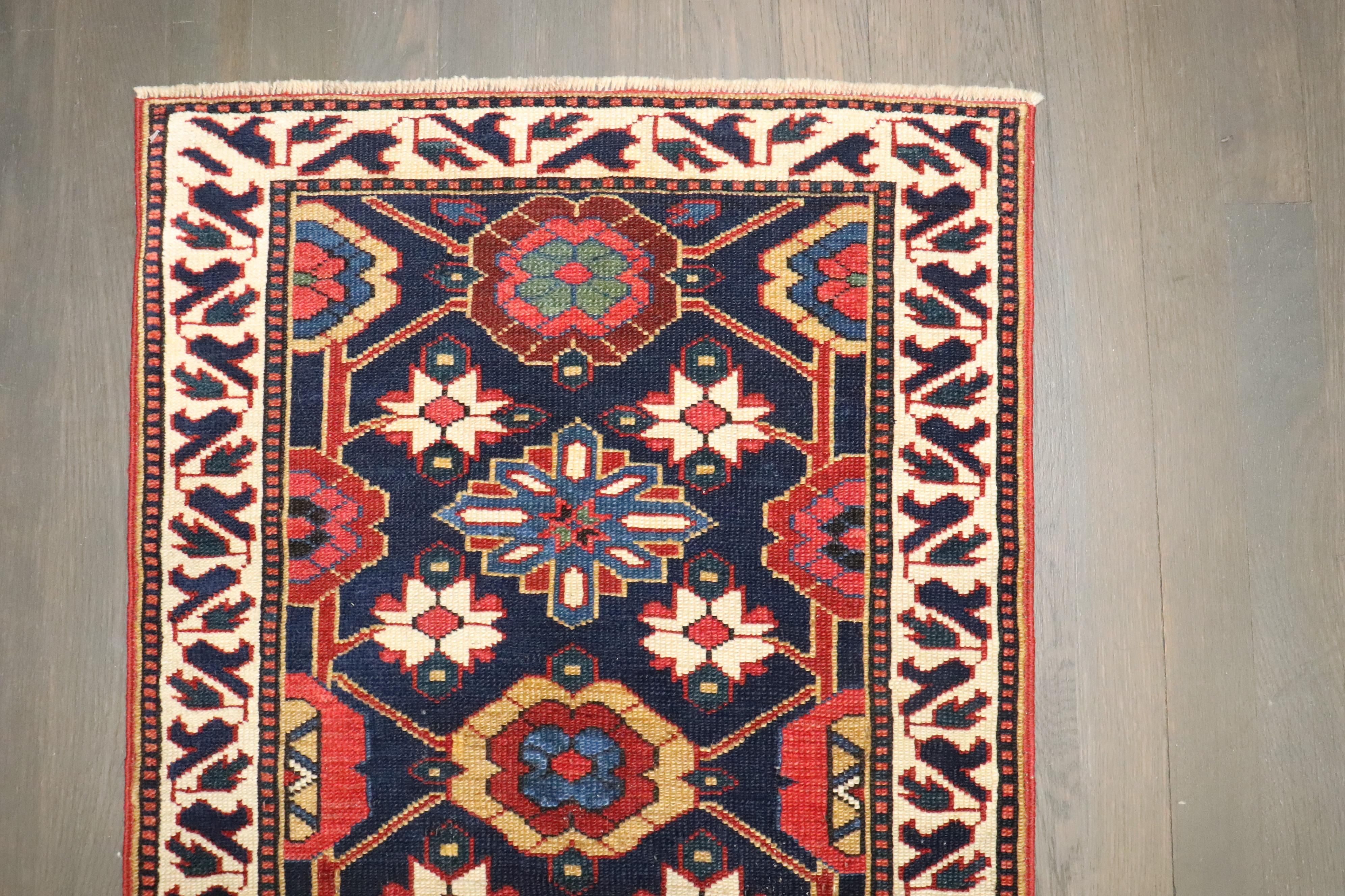 XIXe siècle Zabihi Collection Veramin Northwest Antique Persian Rare Narrow Runner (Chemin de table étroit) en vente