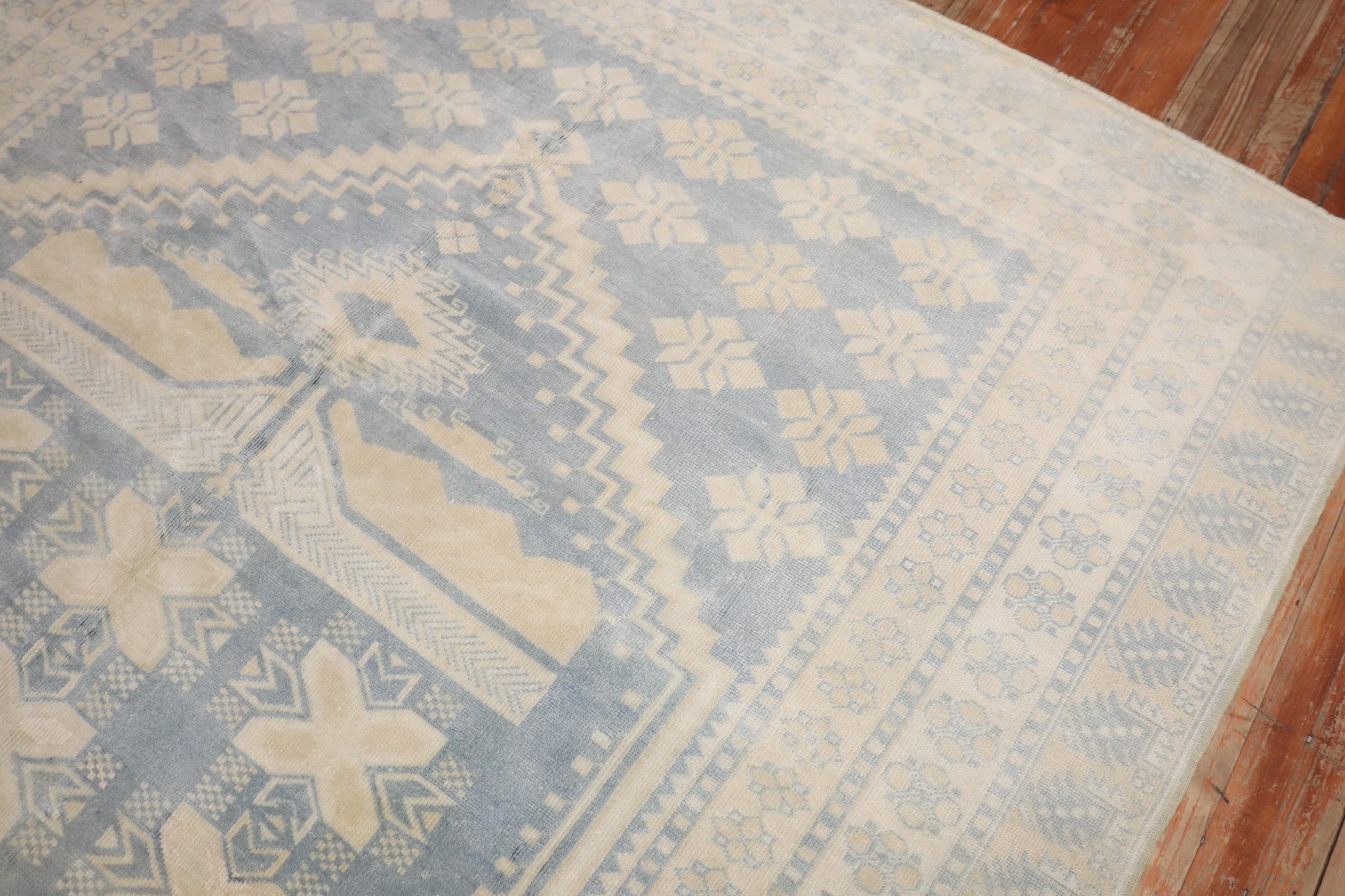 Colección Zabihi Alfombra Vintage Azul Neutro en Bueno estado para la venta en New York, NY