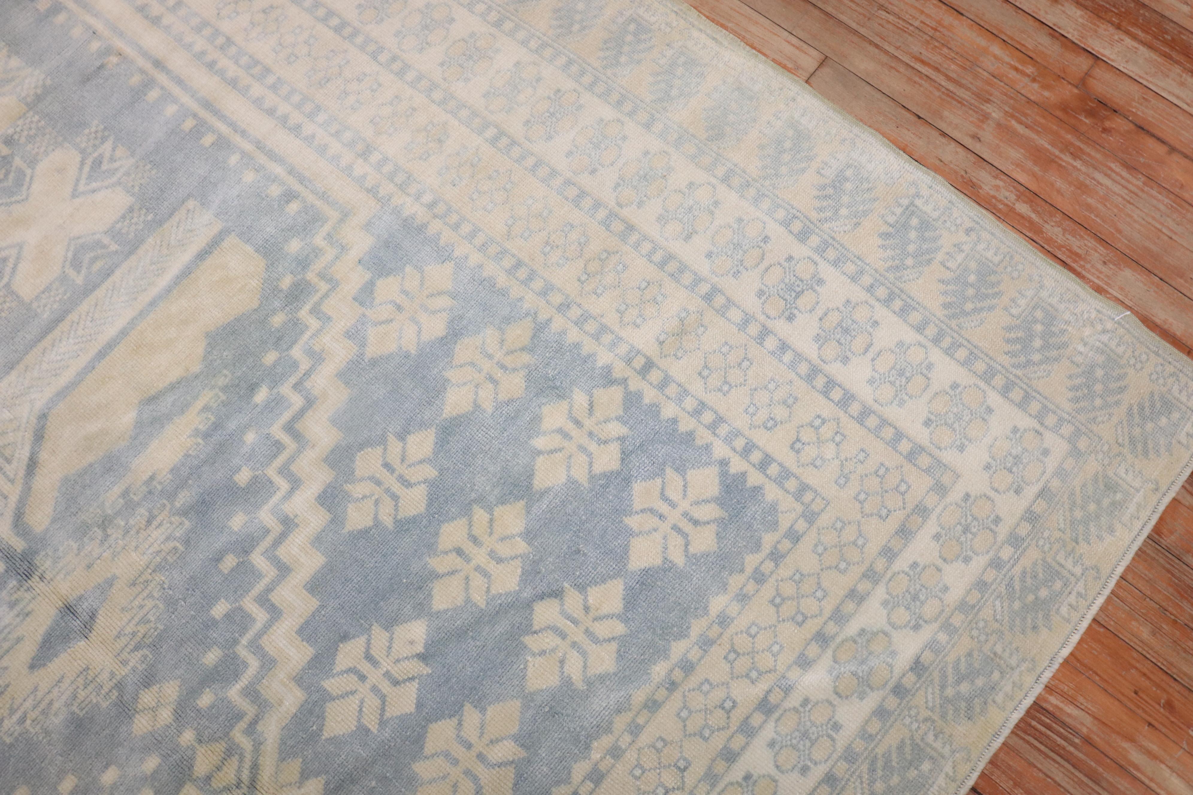 Colección Zabihi Alfombra Vintage Azul Neutro siglo XX en venta