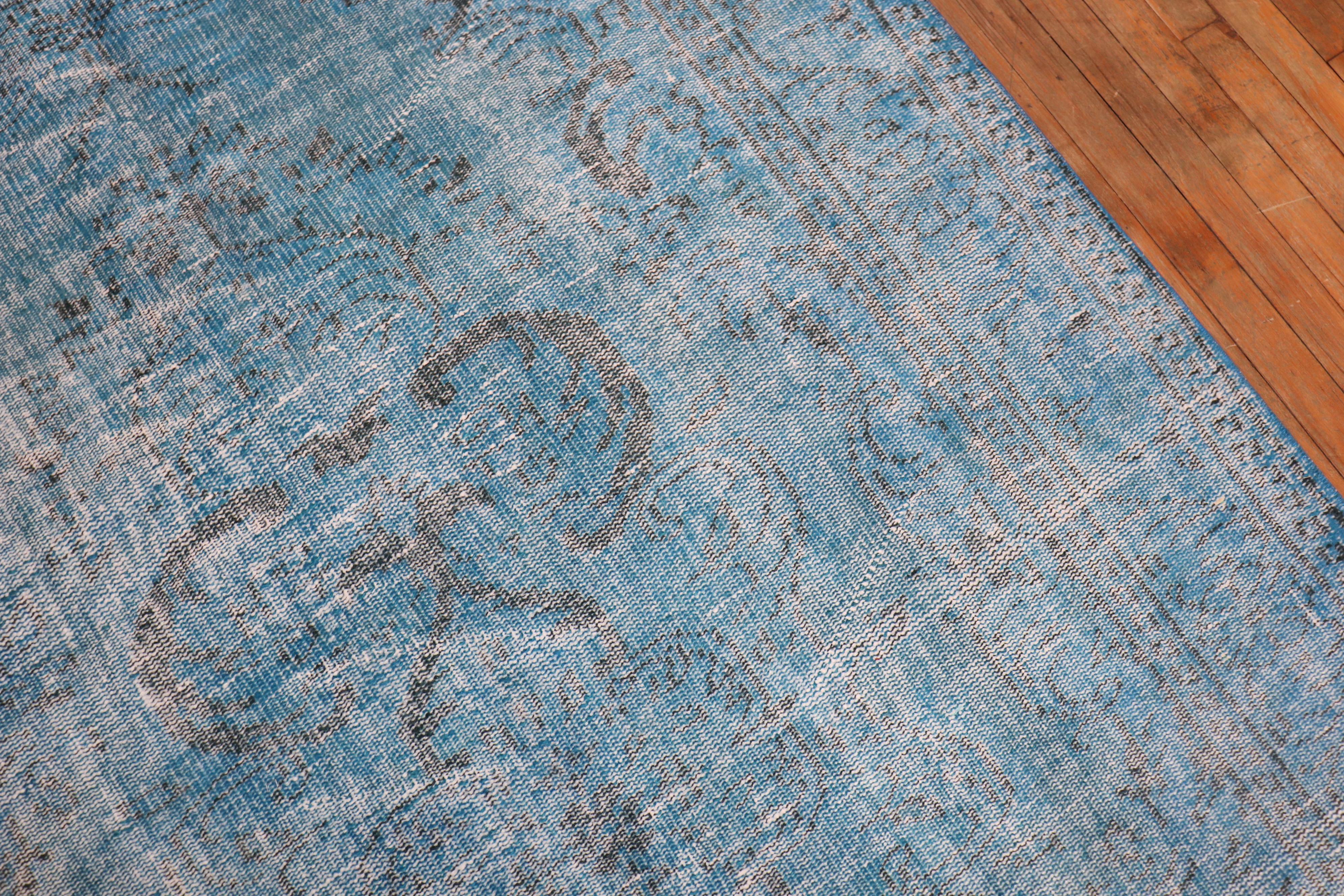 Zabihi Collection Blauer überfärbter Vintage-Teppich im Angebot 2